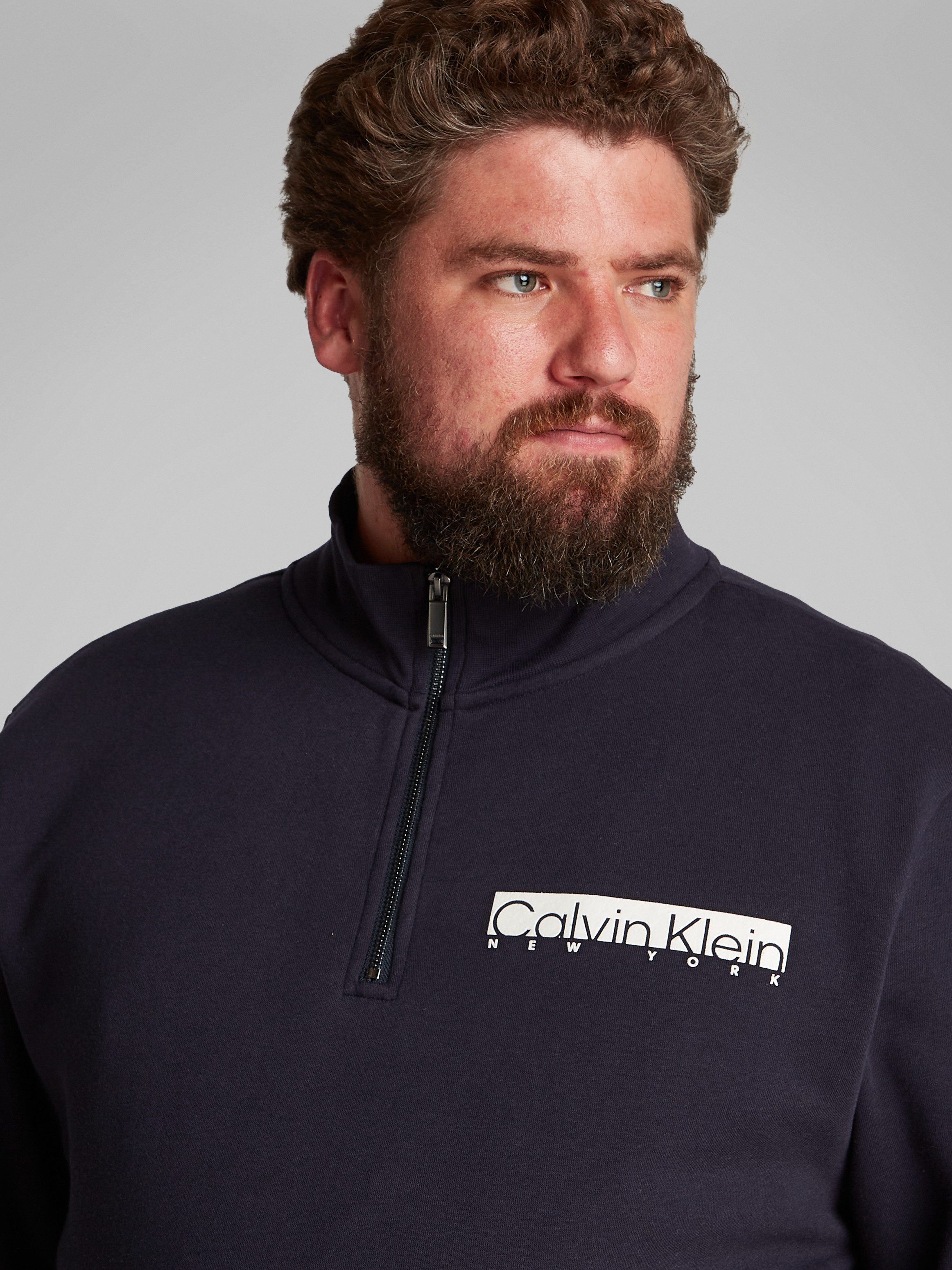 Calvin Klein Sweatshirt BT_NY CHEST BOX LOGO Q-ZIP in grote maten met logoprint