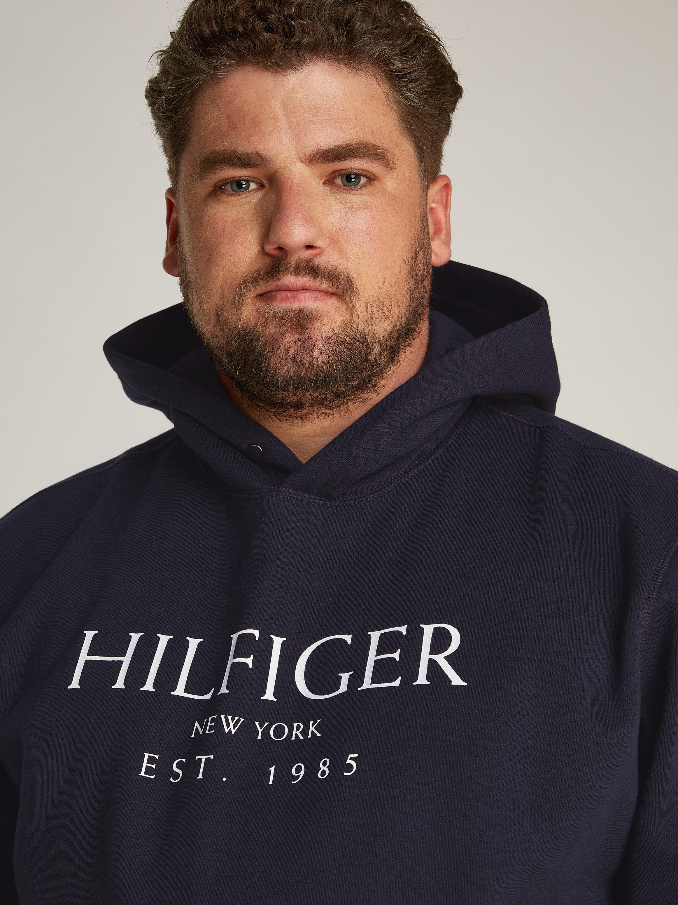 Tommy Hilfiger Hoodie BT-BIG HILFIGER HOODY-B in grote maten, met logo-borduursel op de mouw