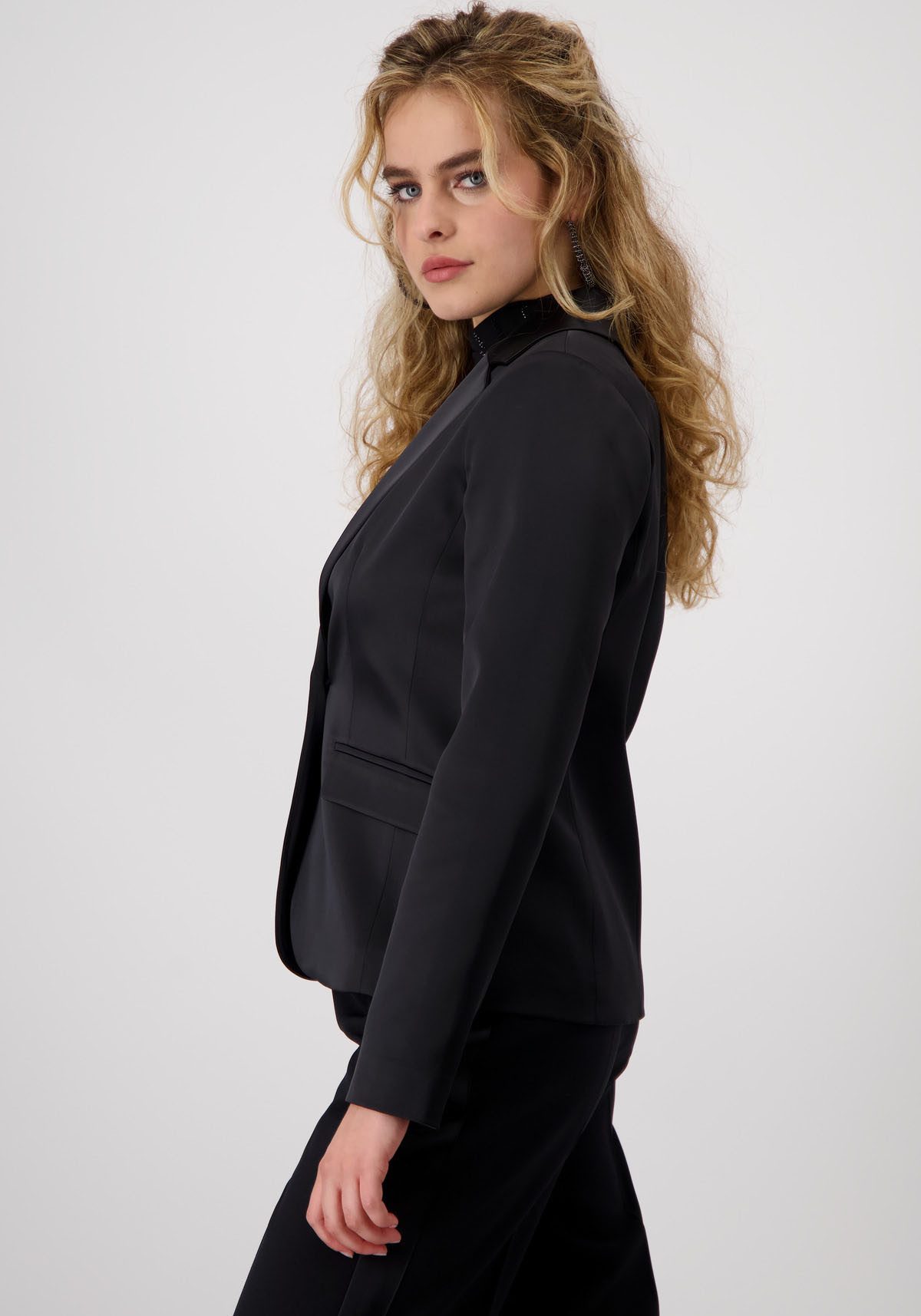 Monari Korte blazer met opgestikte klepzakken
