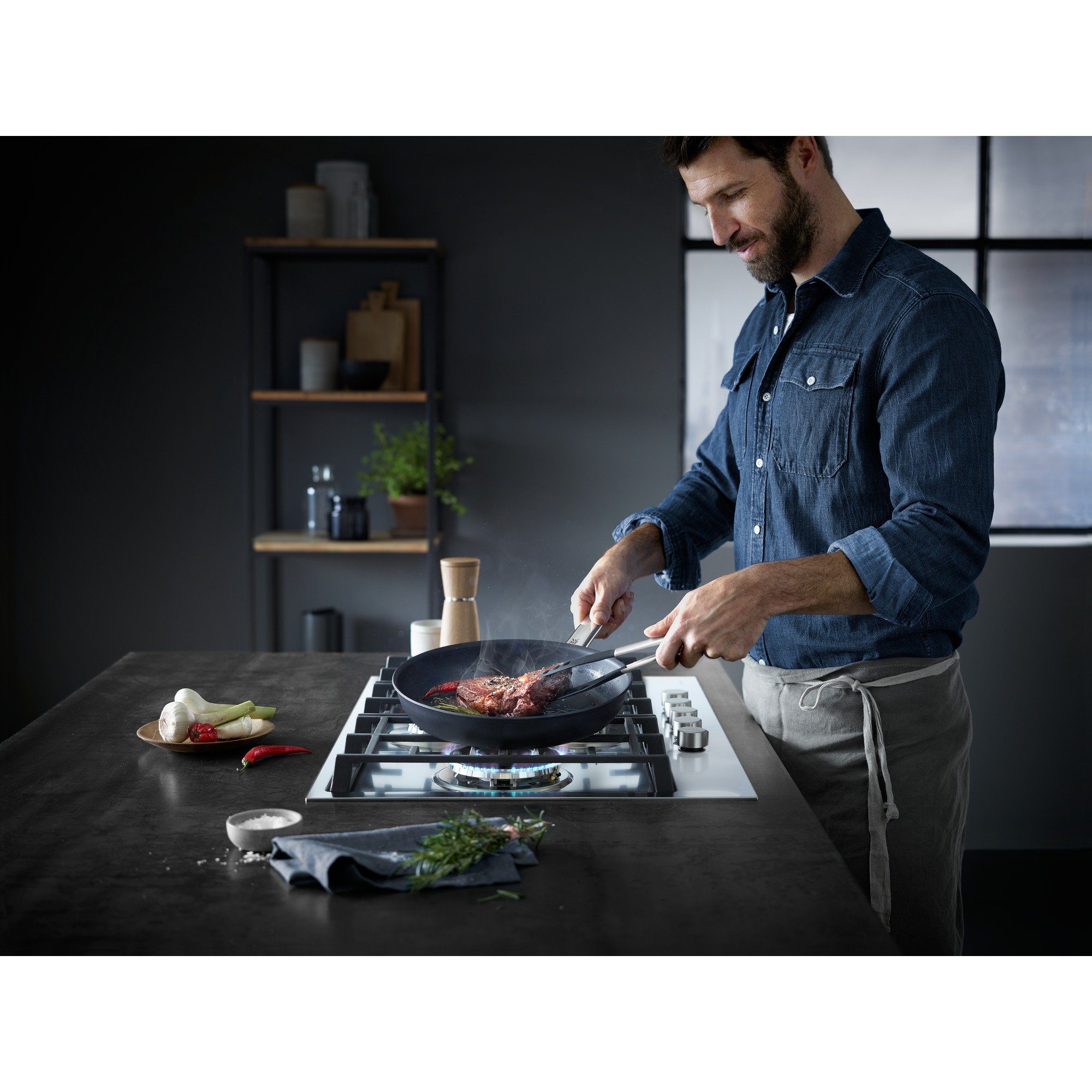 WMF Koekenpan Steak Profi, pan inductie met antiaanbaklaag, Made in Germany energiezuinig, snel opwarmen, geschikt voor alle soorten fornuizen