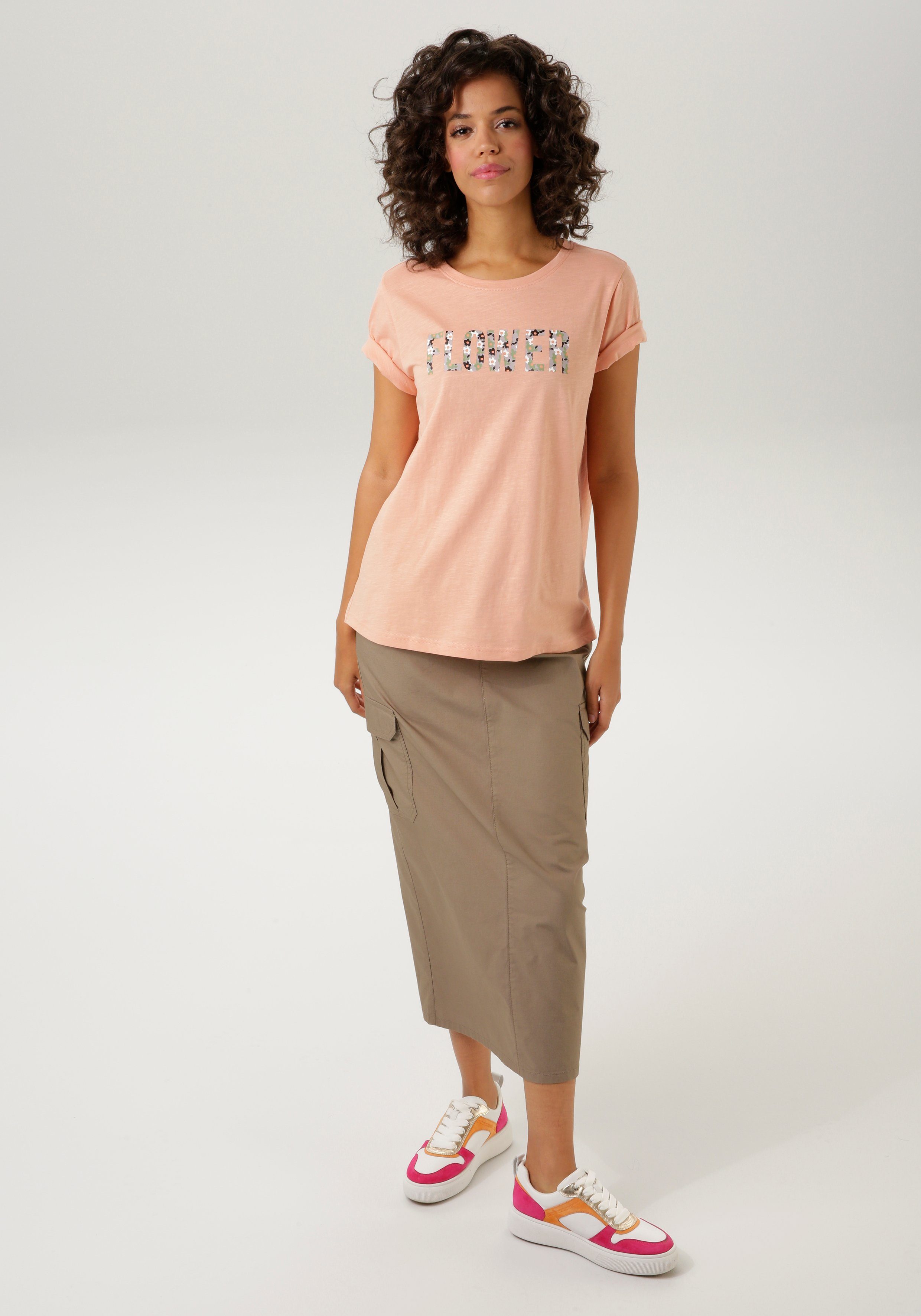 Aniston CASUAL T-shirt met gebloemde letters op de voorkant. nieuwe collectie