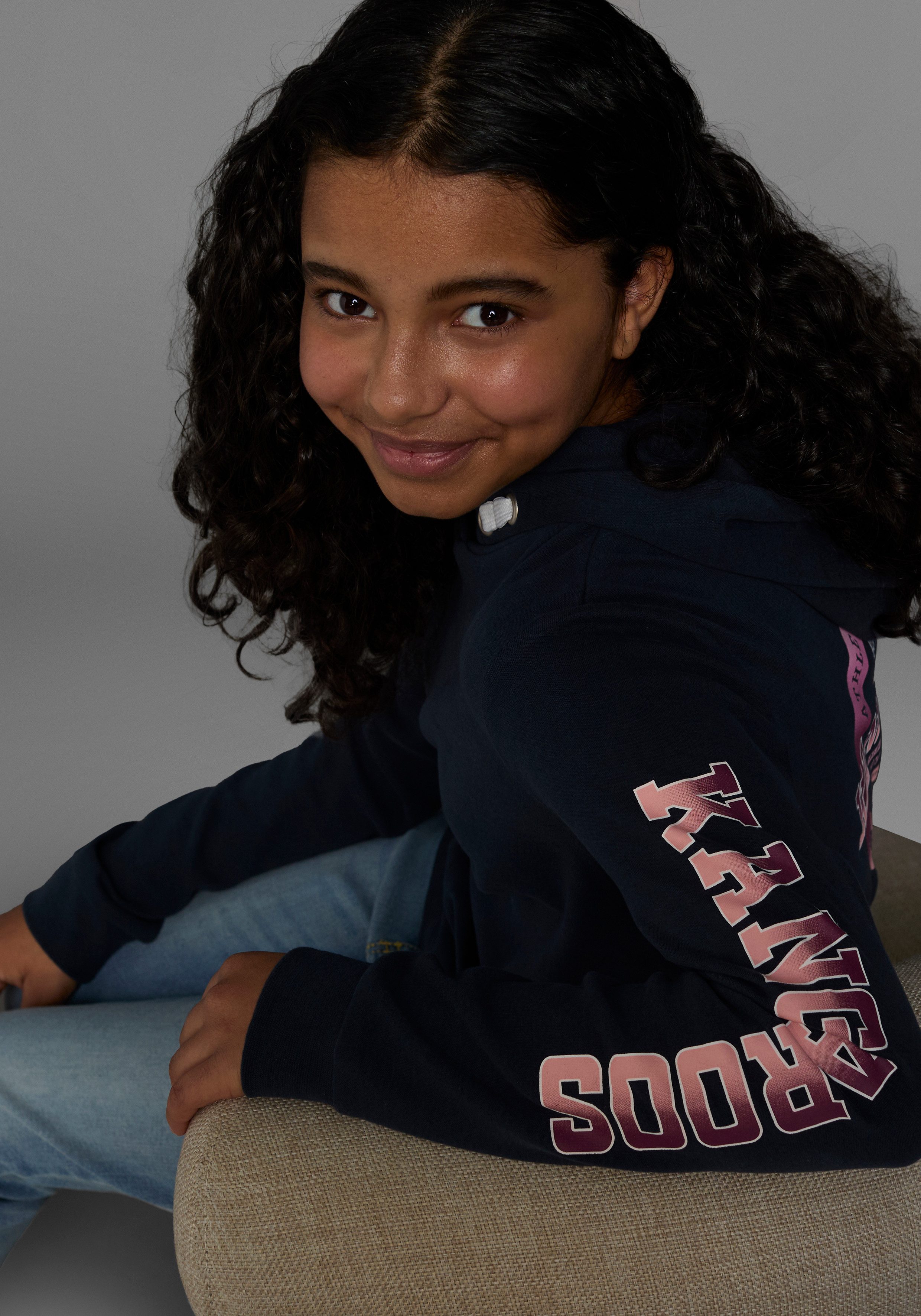 KangaROOS Shirt met lange mouwen Capuchonshirt met mouwprint rechte pasvorm, bedrukt ontwerp, met capuchon, van 100% katoen