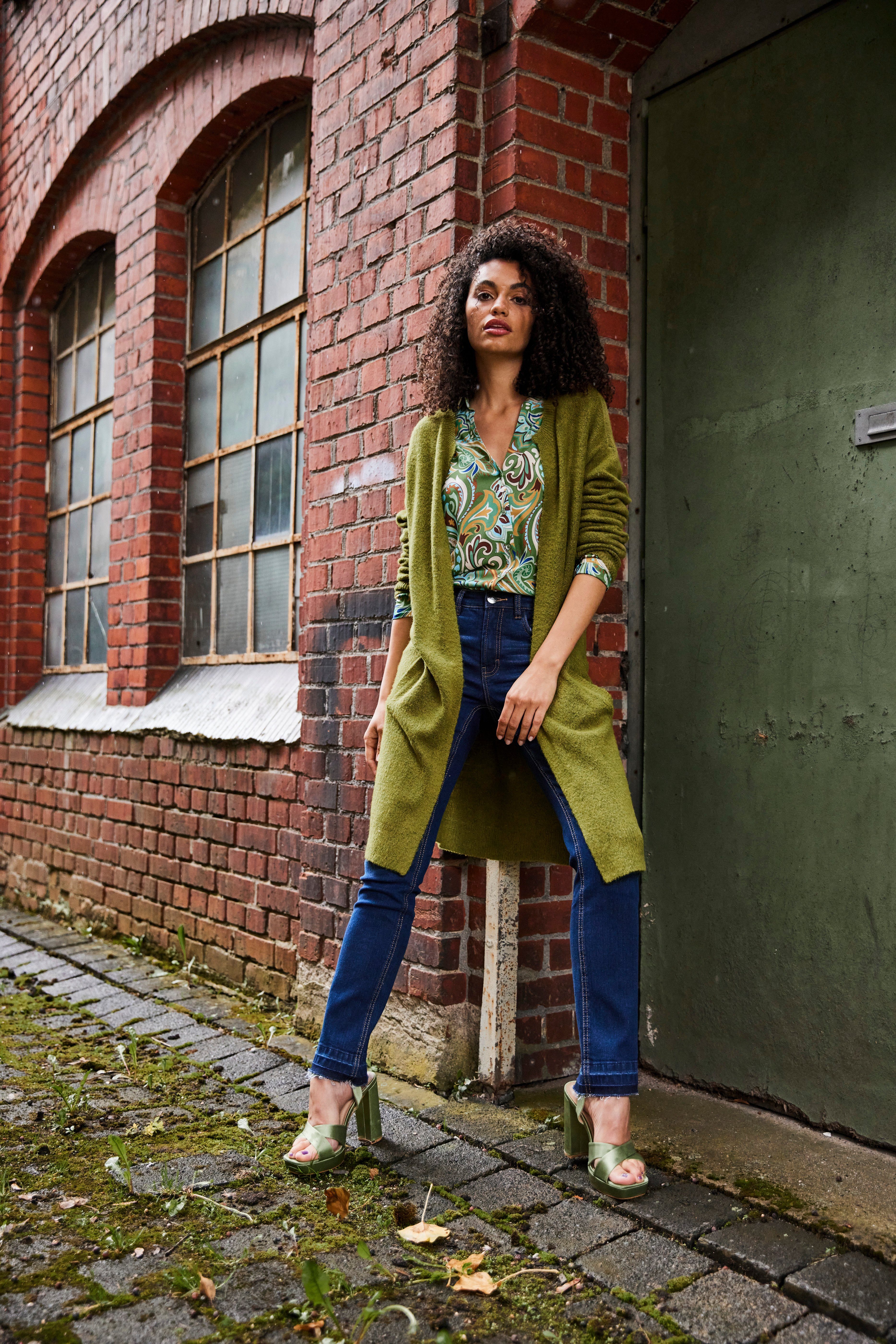 Aniston CASUAL Overhemdblouse grafische paisley-patroon - elk stuk is uniek