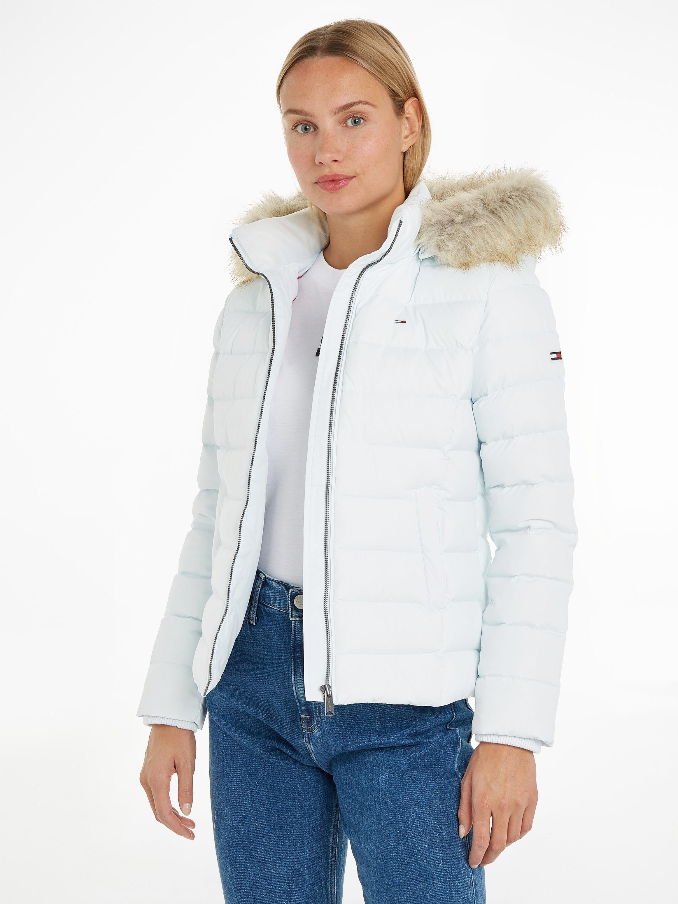 TOMMY JEANS Donsjack TJW BASIC HOODED JACKET met imitatiebont aan de capuchon & -merklabel