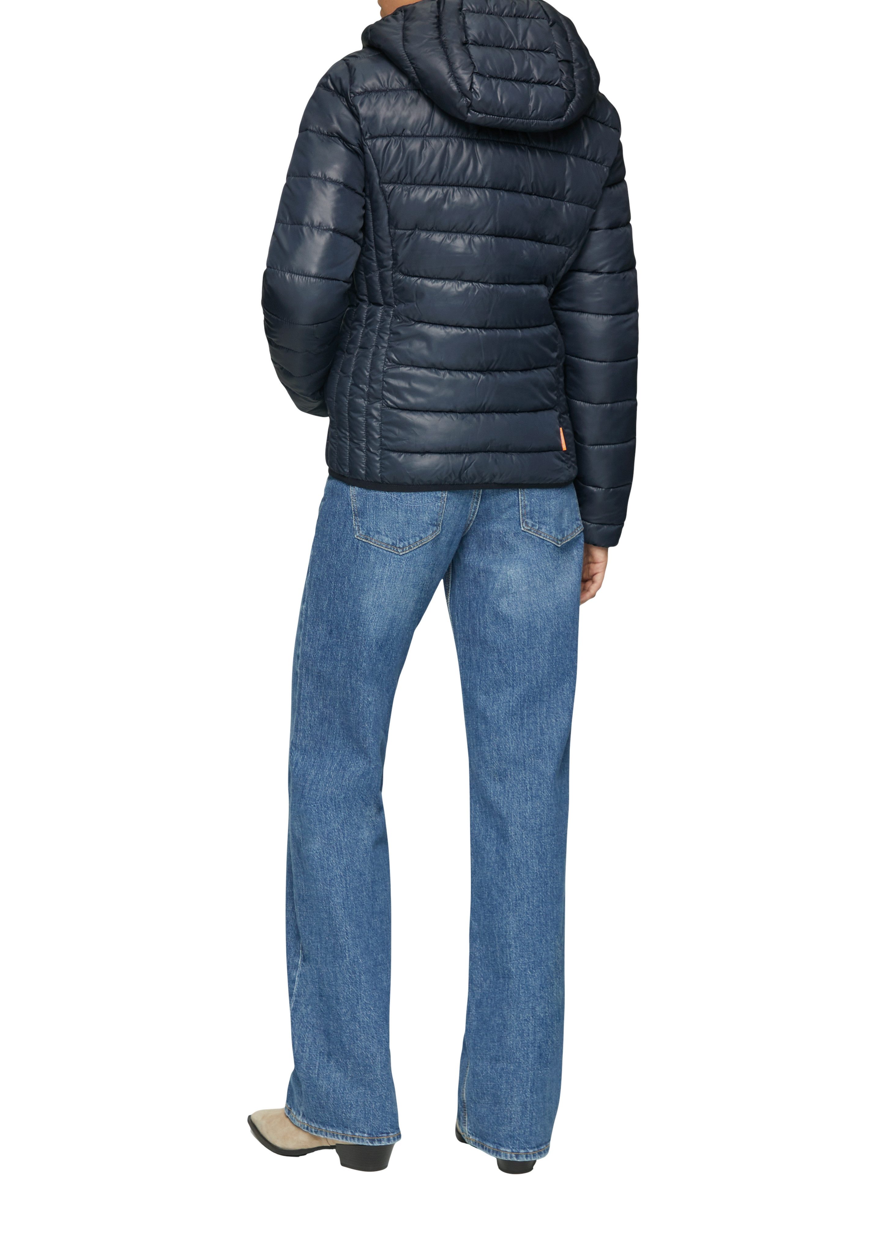 Q S designed by Outdoorjack met een capuchon