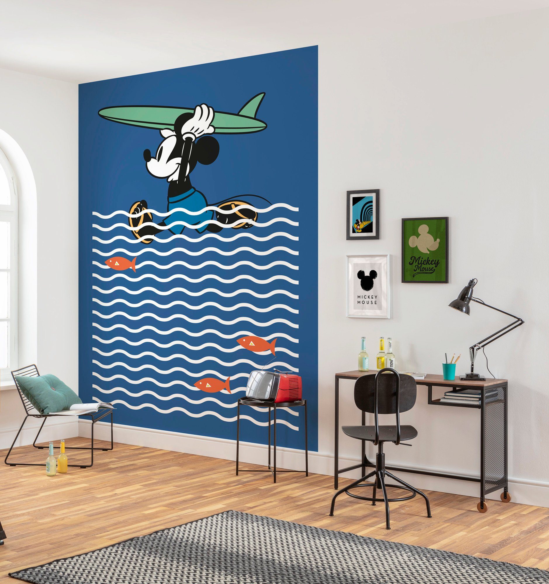 Komar Vliesbehang Digitale print vlies - Mickey gone Surfin' - Afmeting 200 x 280 cm (set)