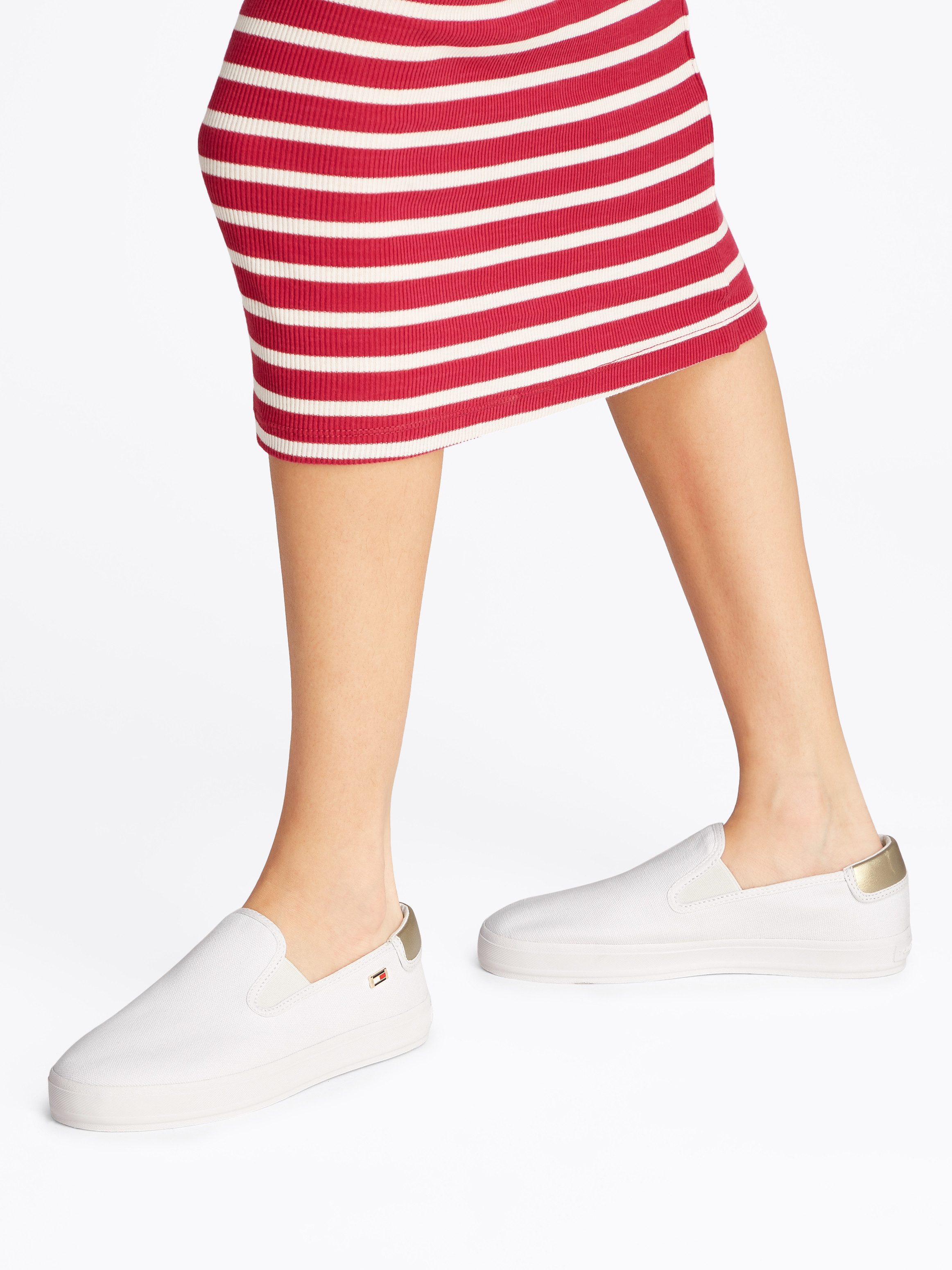Tommy Hilfiger Slip-on sneakers VULC CANVAS SLIP-ON SNEAKER , plateau, vrijetijdsschoen, halfschoen met contrastafwerking, smalle vorm