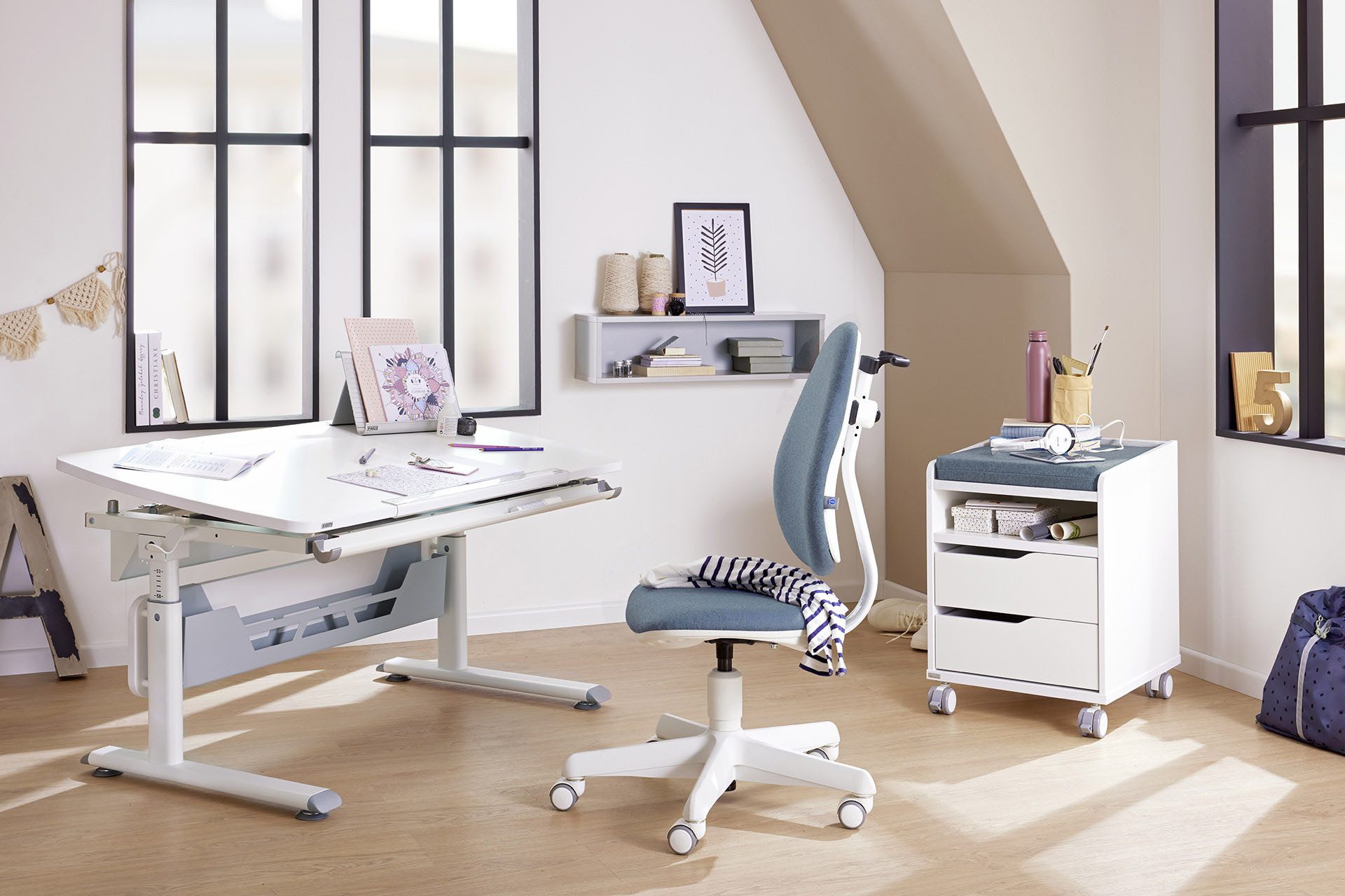 PAIDI Kinderwelten Kinderbureau DIEGO CURVED, leerlingbureau, meegroeiend, ergonomisch stappenloos in hoogte verstelbaar, tafelblad kantelbaar
