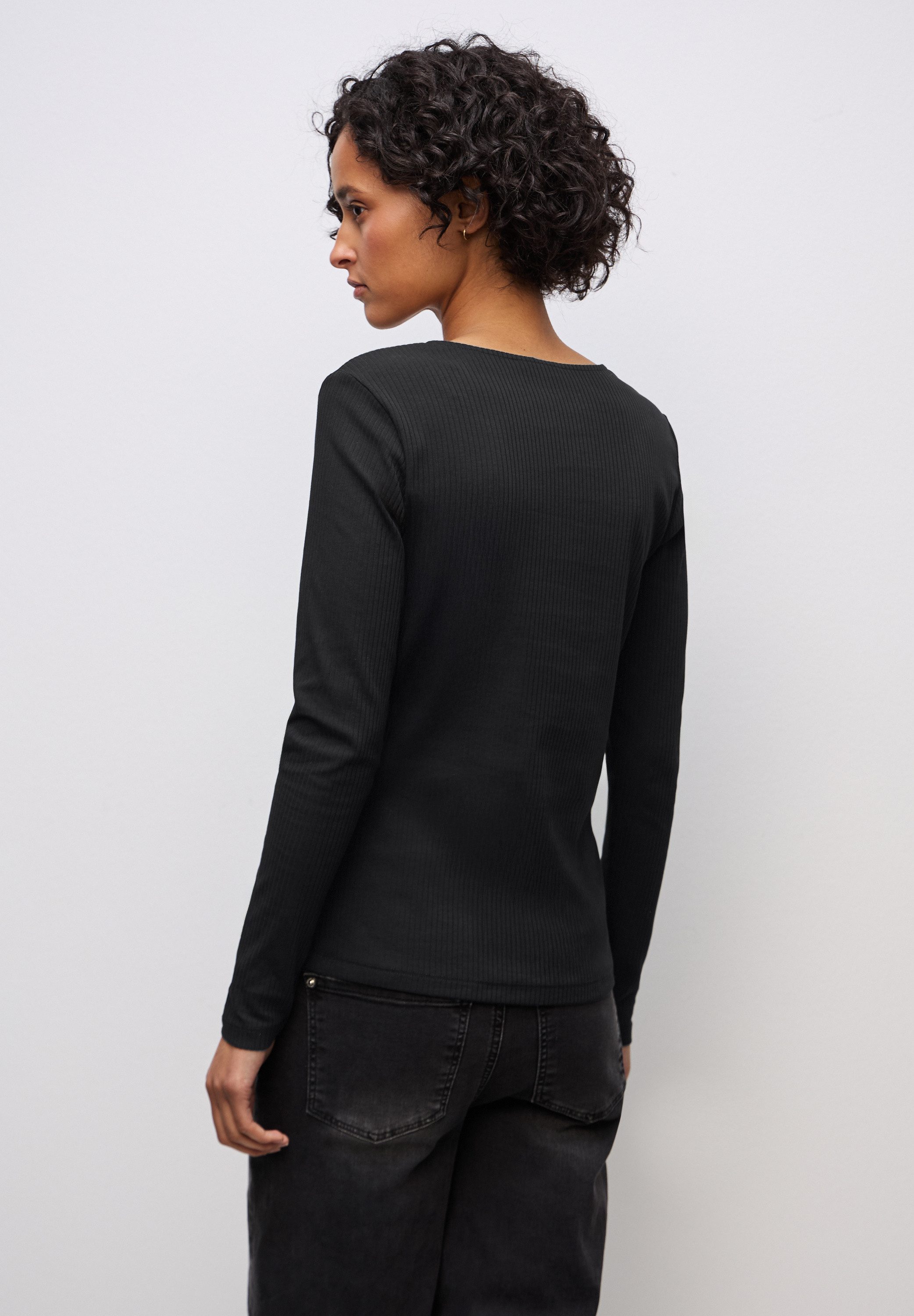 STREET ONE Shirt met lange mouwen met hartvormige halslijn