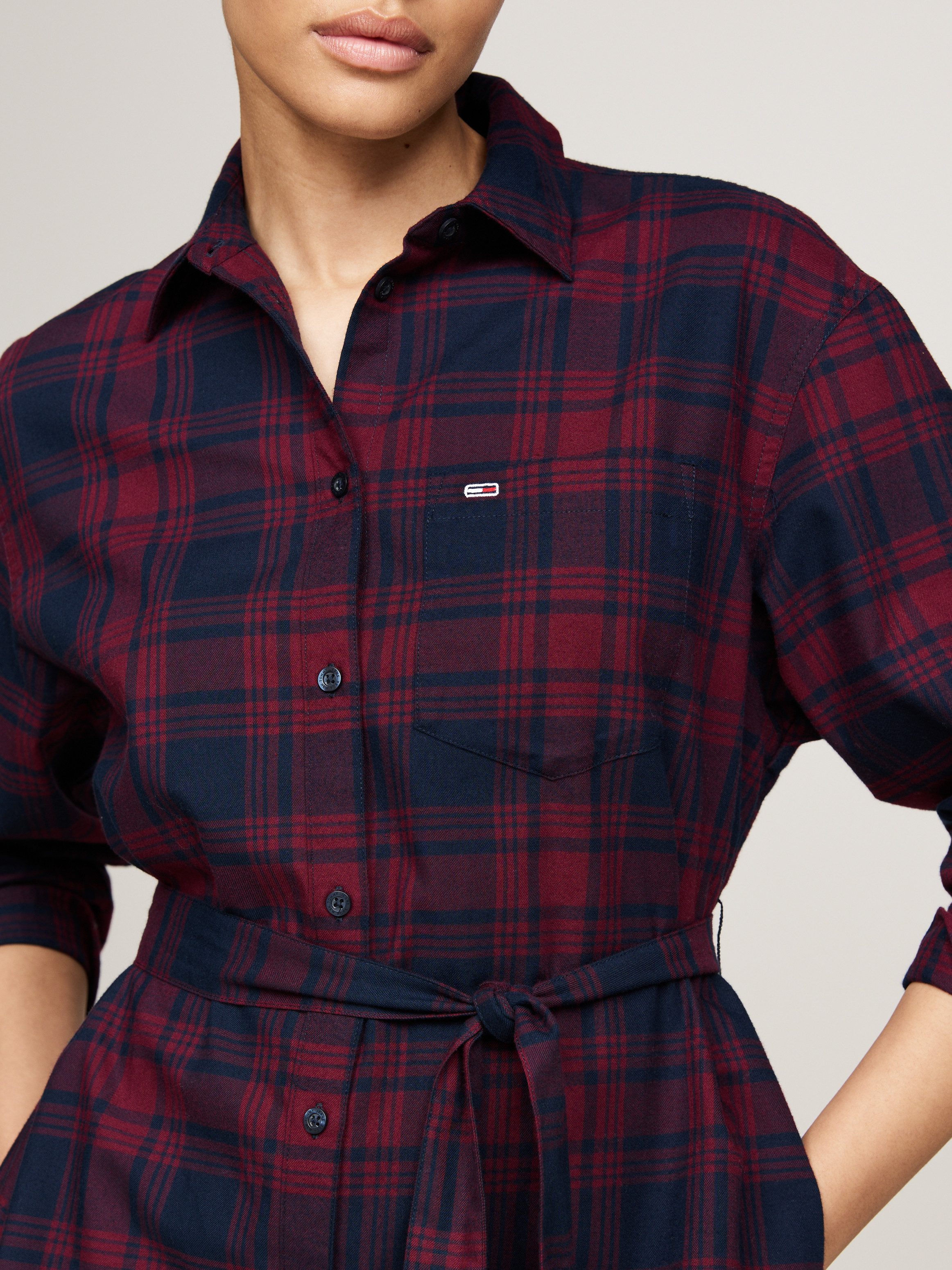 Tommy Jeans Curve Jurk met overhemdkraag TJW CHECK SHIRT DRESS EXT in grote maten, modieus ruitdessin