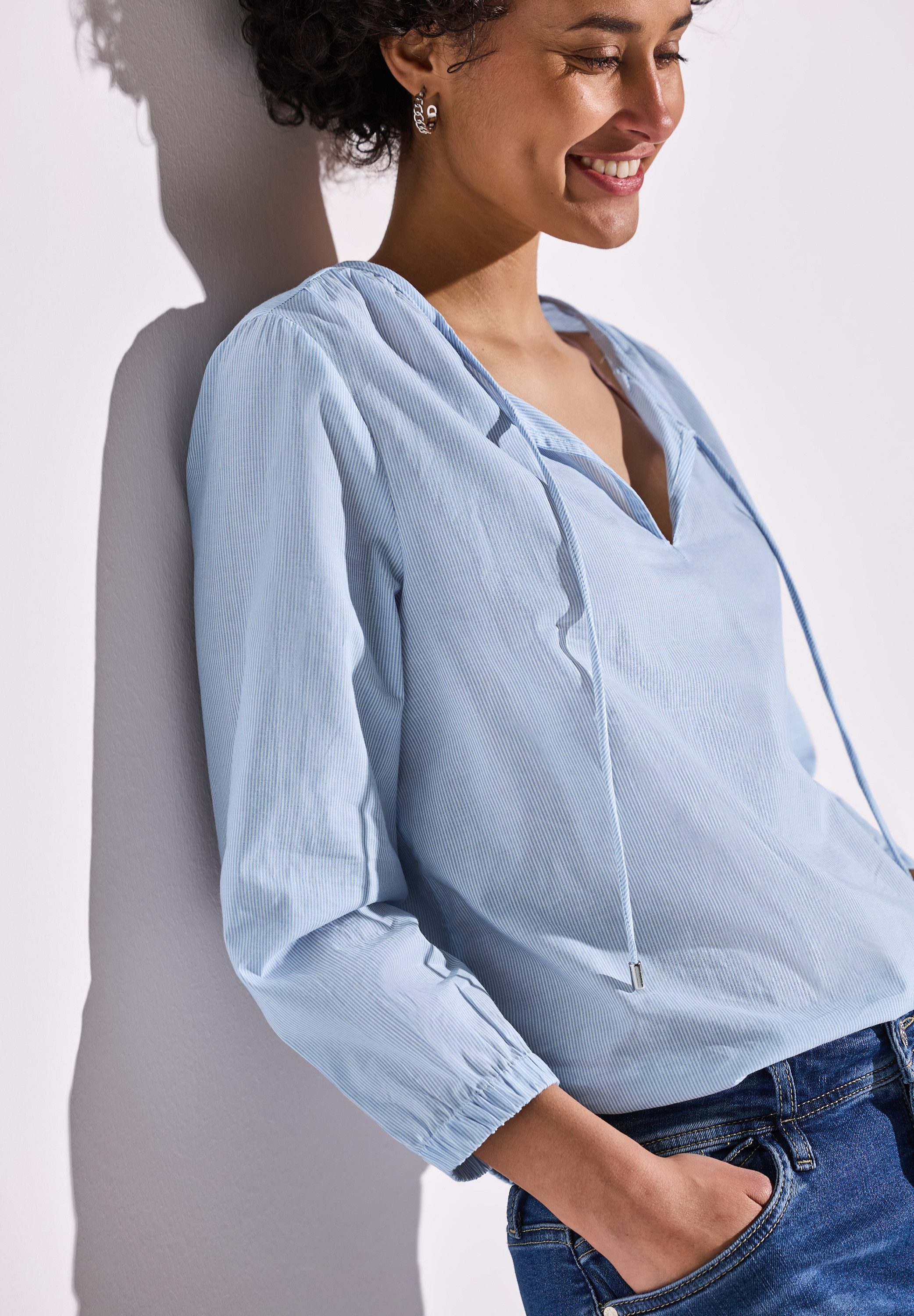 STREET ONE Shirtblouse met een uitgesneden halslijn met banden