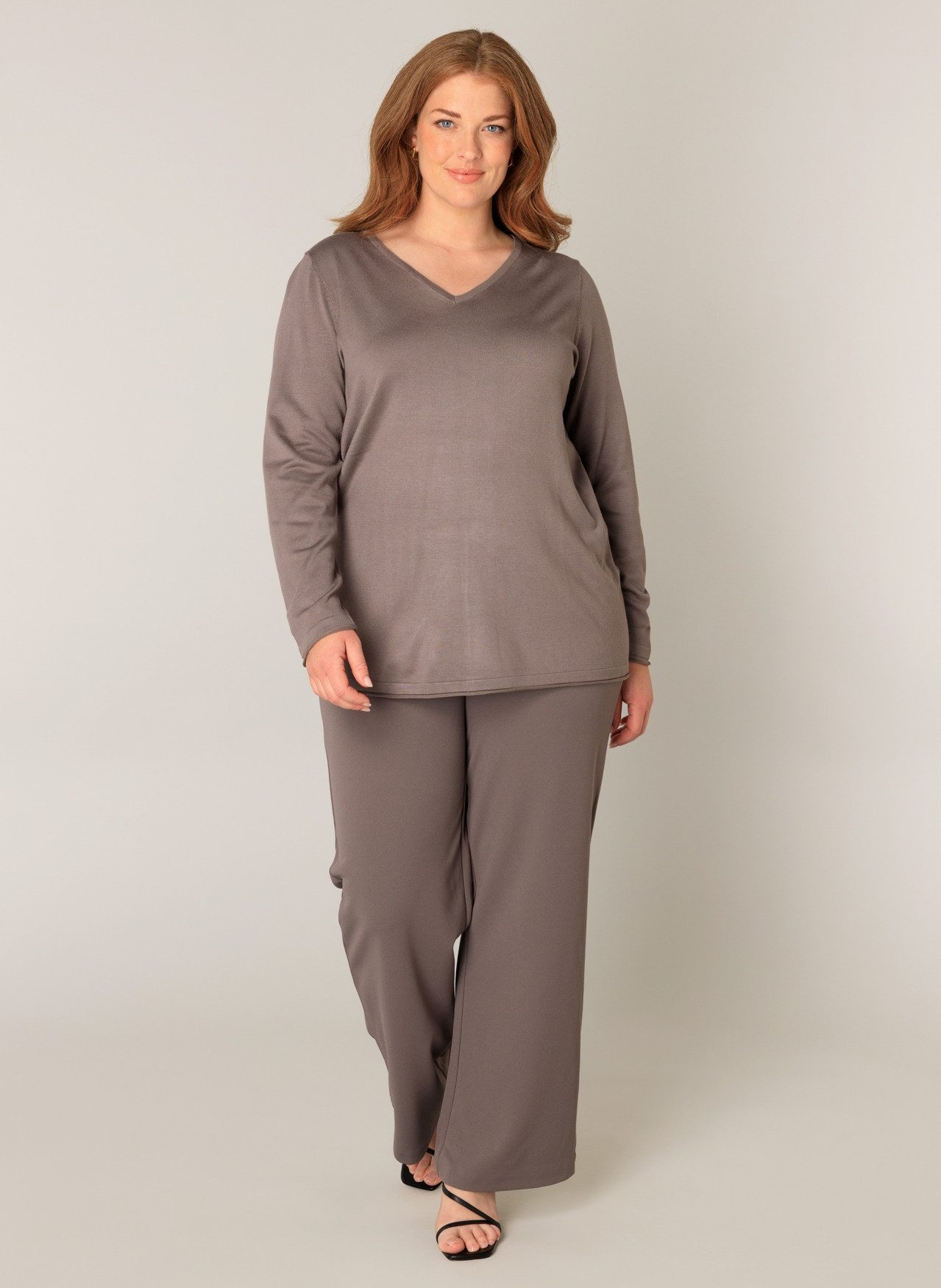 Base Level Curvy Trui met V-hals met v-hals