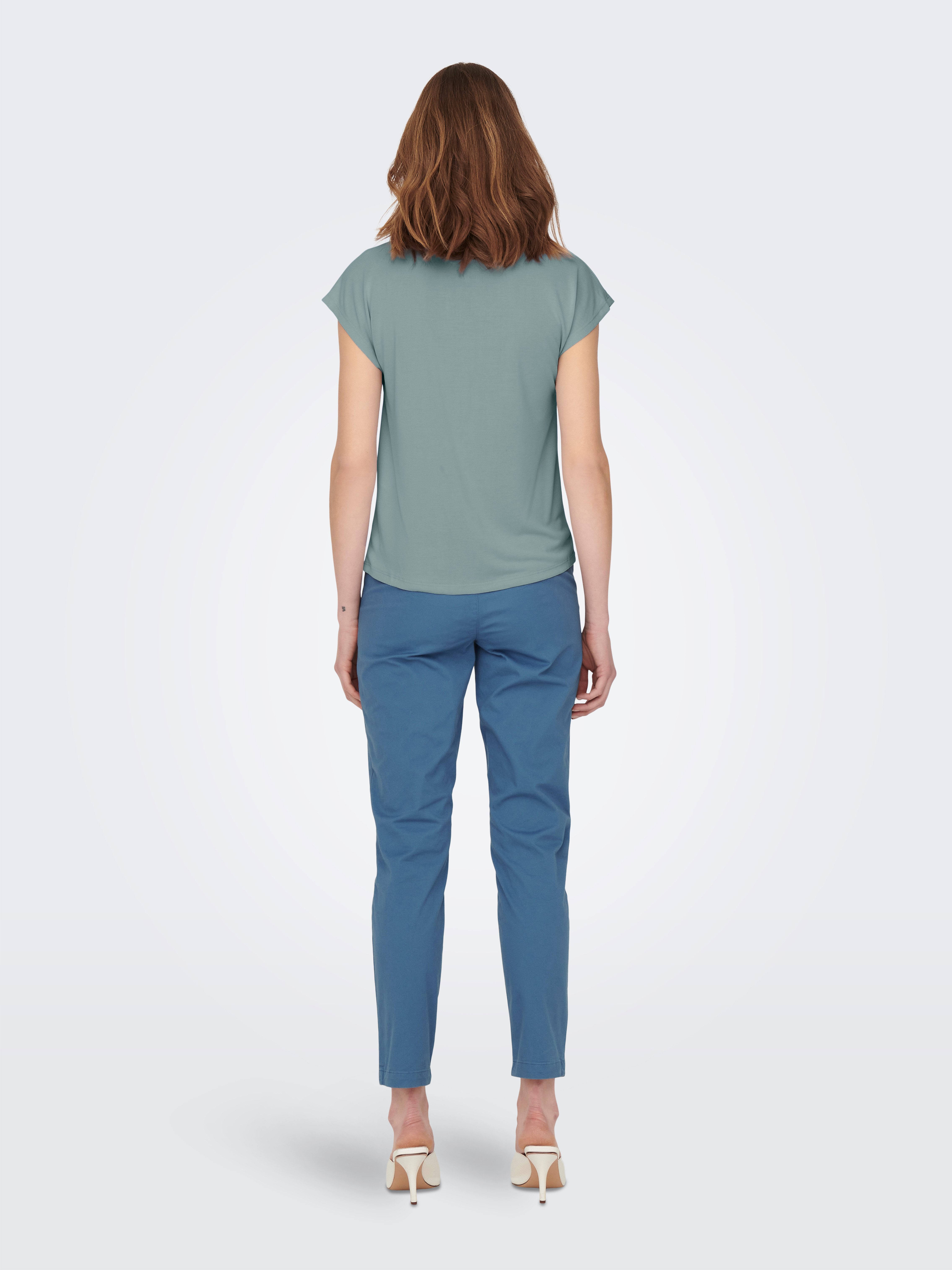 Only Shirt met V-hals ONLFREE S/S MODAL V-NEC TOP BOX JRS NOOS
