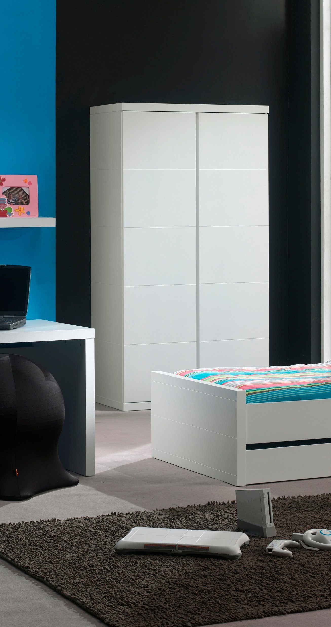 Vipack Kledingkast Ruime 2-deurs kledingkast in rechtlijnig design, uitvoering wit