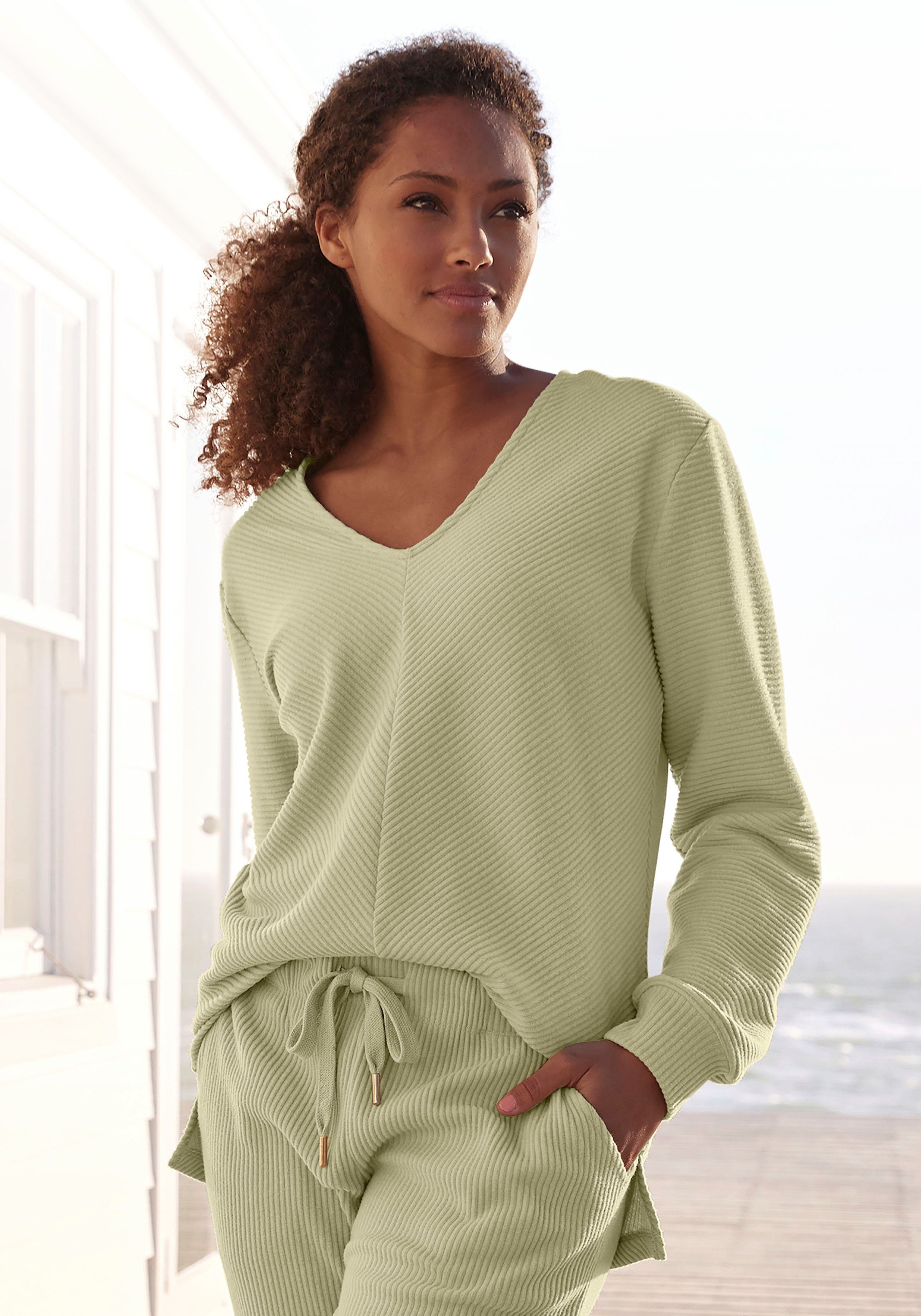 s.Oliver RED LABEL Beachwear Sweatshirt - Shirt met lange mouwen en V-hals Langarmshirt met V-hals en zachte ribborden, loungewear