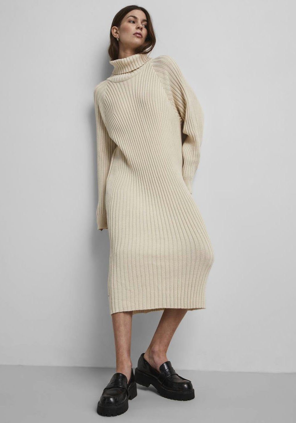 Y.A.S Gebreide jurk YASMAVI KNIT MIDI ROLLNECK DRESS