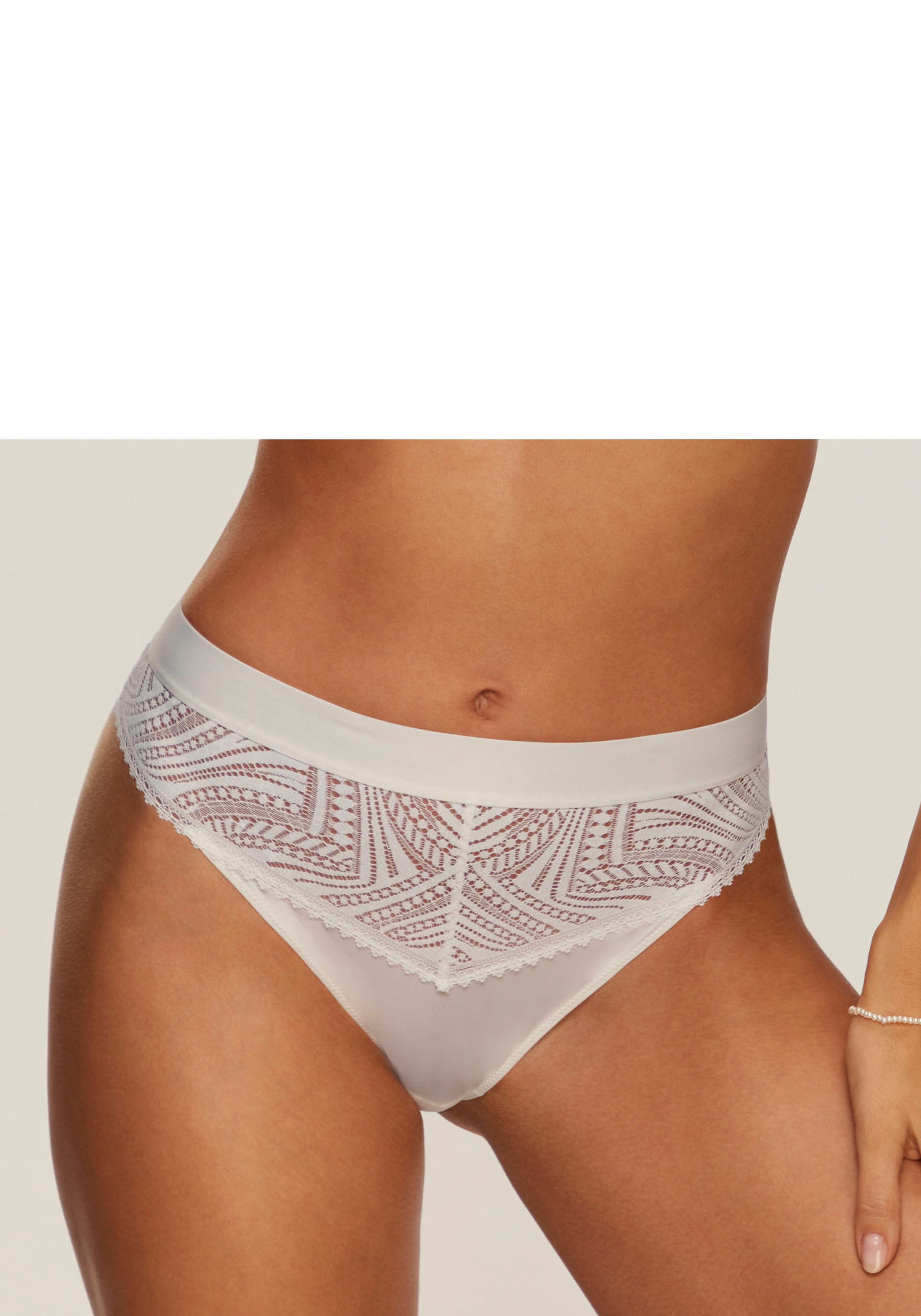 s.Oliver RED LABEL Beachwear String Clemence met modieuze band en grafische kant dames strings maat 44/46 beige