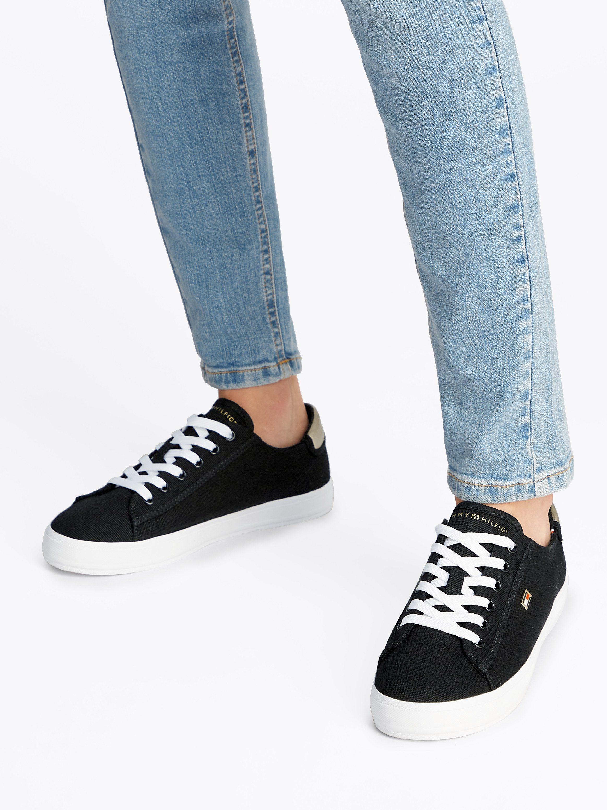 Tommy Hilfiger Plateausneakers VULC CANVAS LACE UP SNEAKER , vrijetijdsschoen, lage schoen, veterschoen, in smalle vorm
