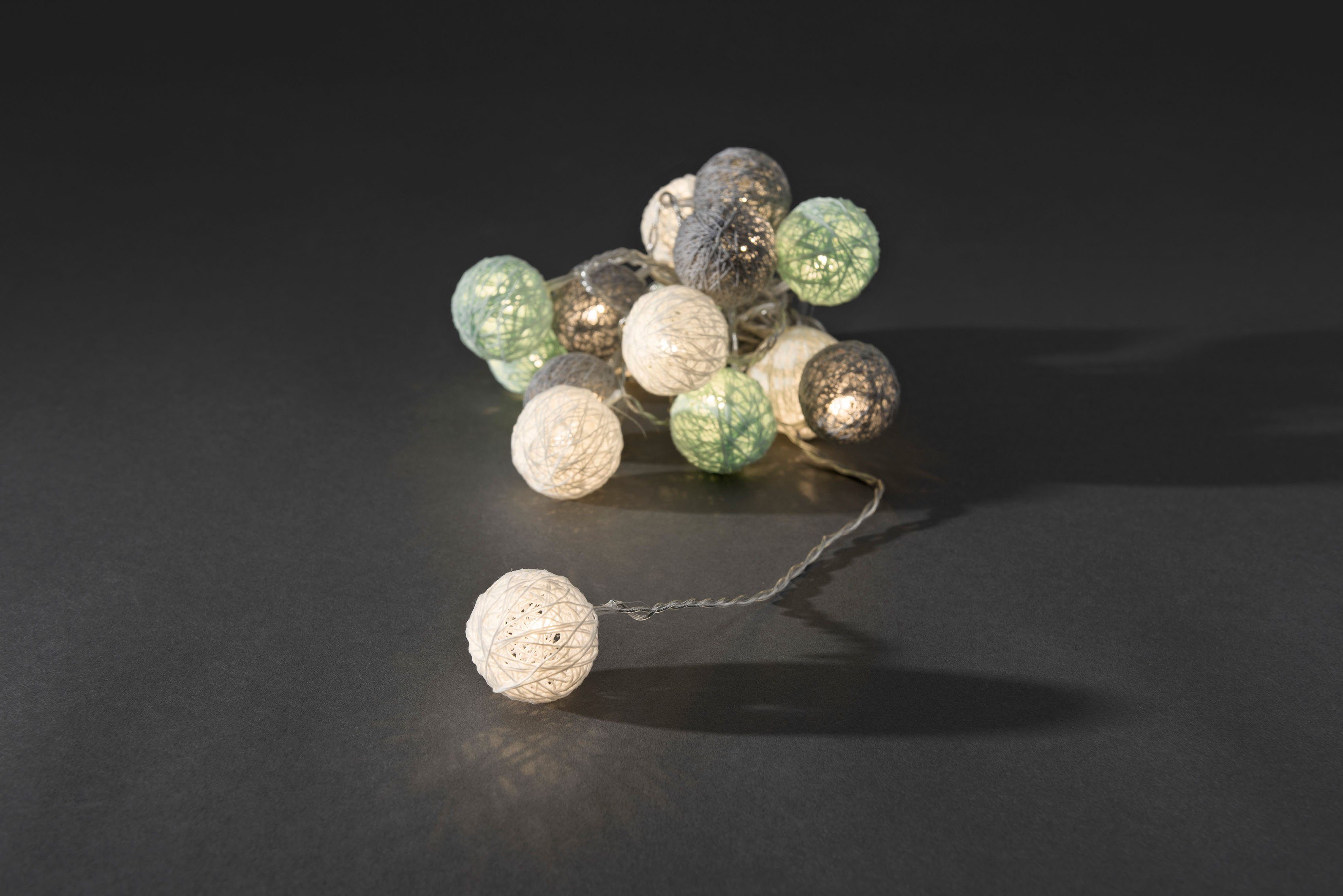 KONSTSMIDE Led-lichtsnoer Kerst versiering Led-lichtsnoer, lichtblauwe/grijze/witte katoenen bolletjes, klein (1 stuk)