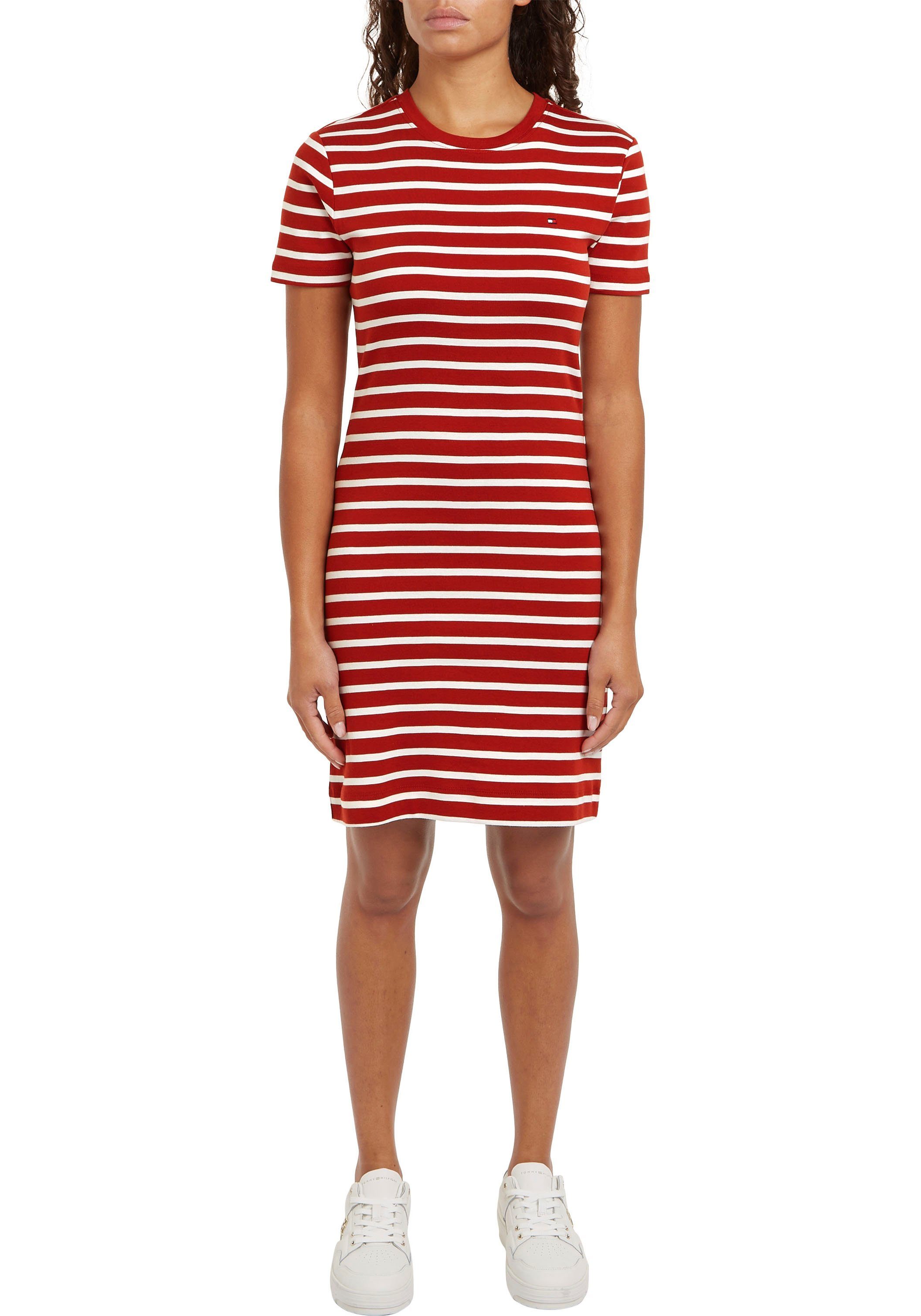 Tommy Hilfiger Shirtjurk NEW CODY STR SLIM SHORT DRS SS met allover streepdessin, logo-vlag