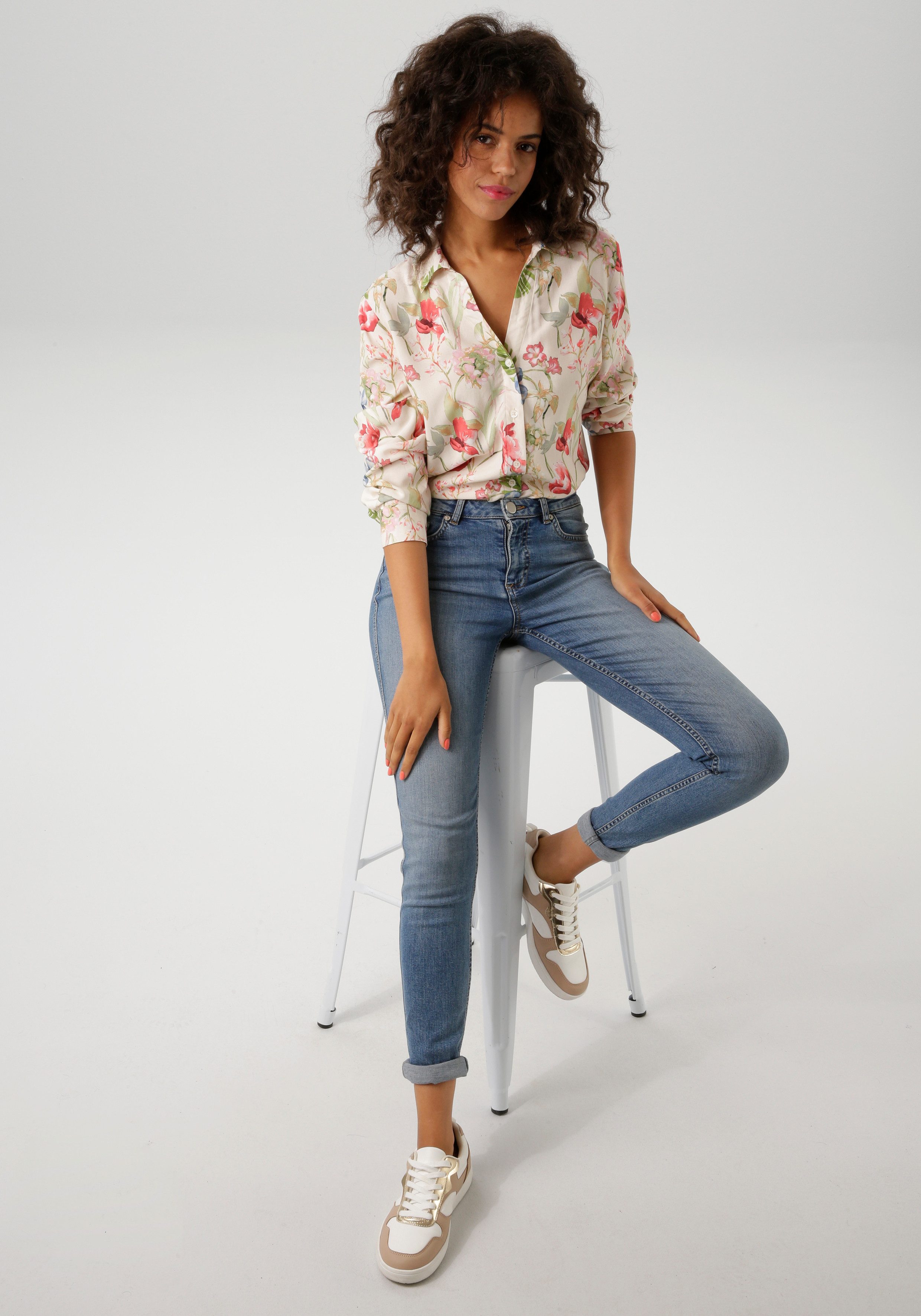 Aniston CASUAL Overhemdblouse met kleurharmonische, kunstzinnige bloemenprint - nieuwe collectie