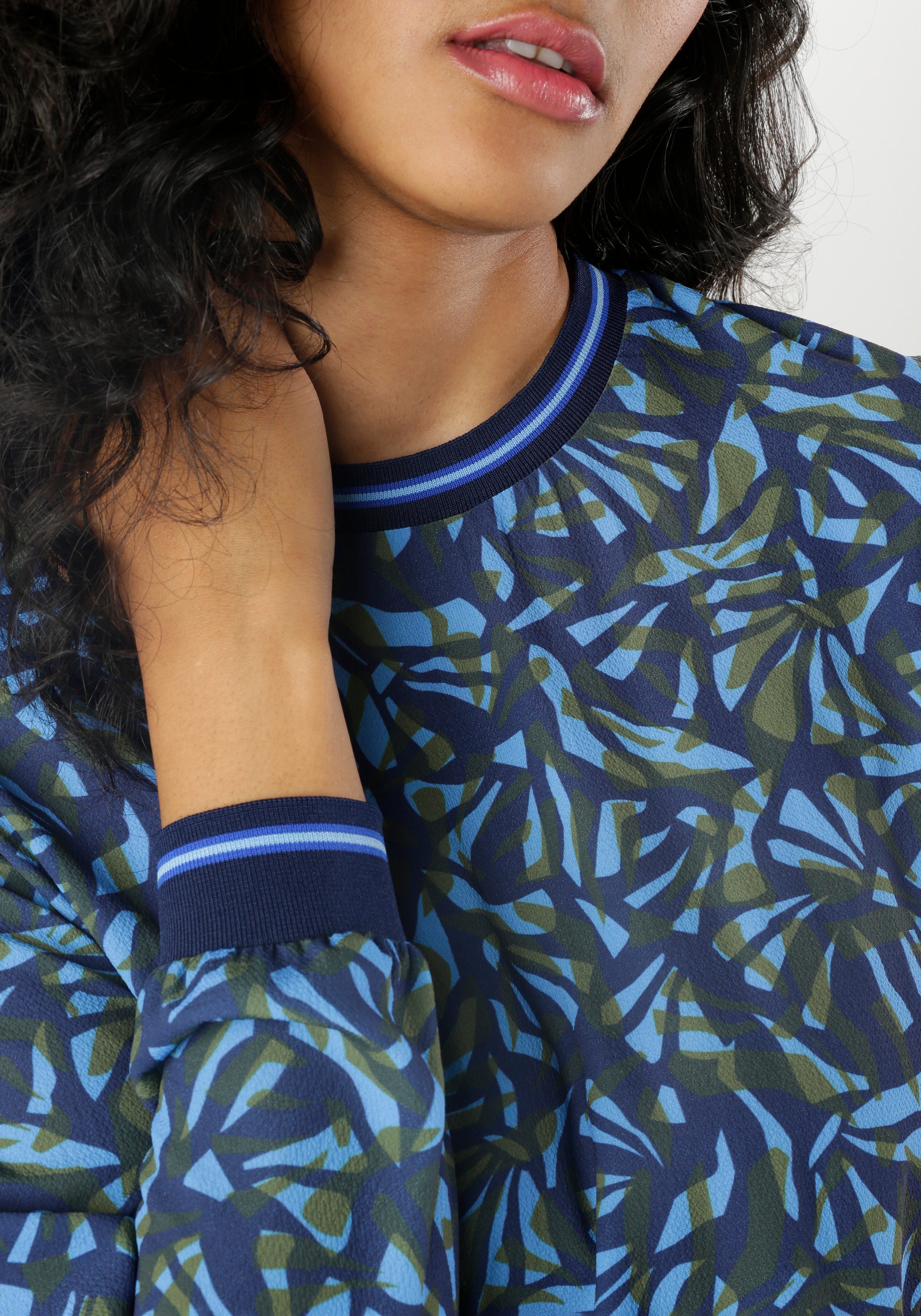 Aniston SELECTED Shirtblouse met opwindende print en casual pasvorm