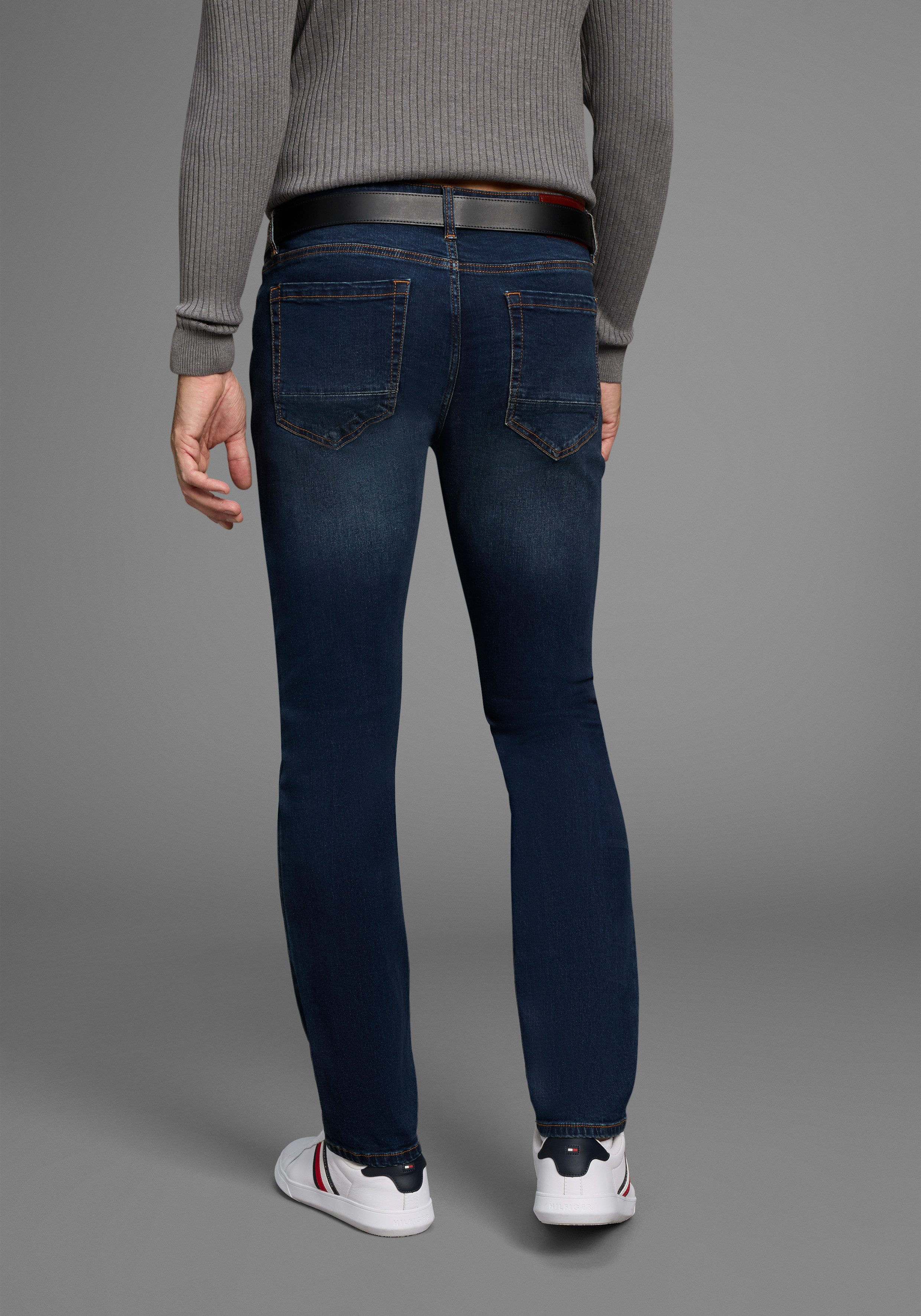 Bruno Banani Straight jeans Hutch rechte broekspijpen, gedeeltelijk met modieuze destroyed-effecten,