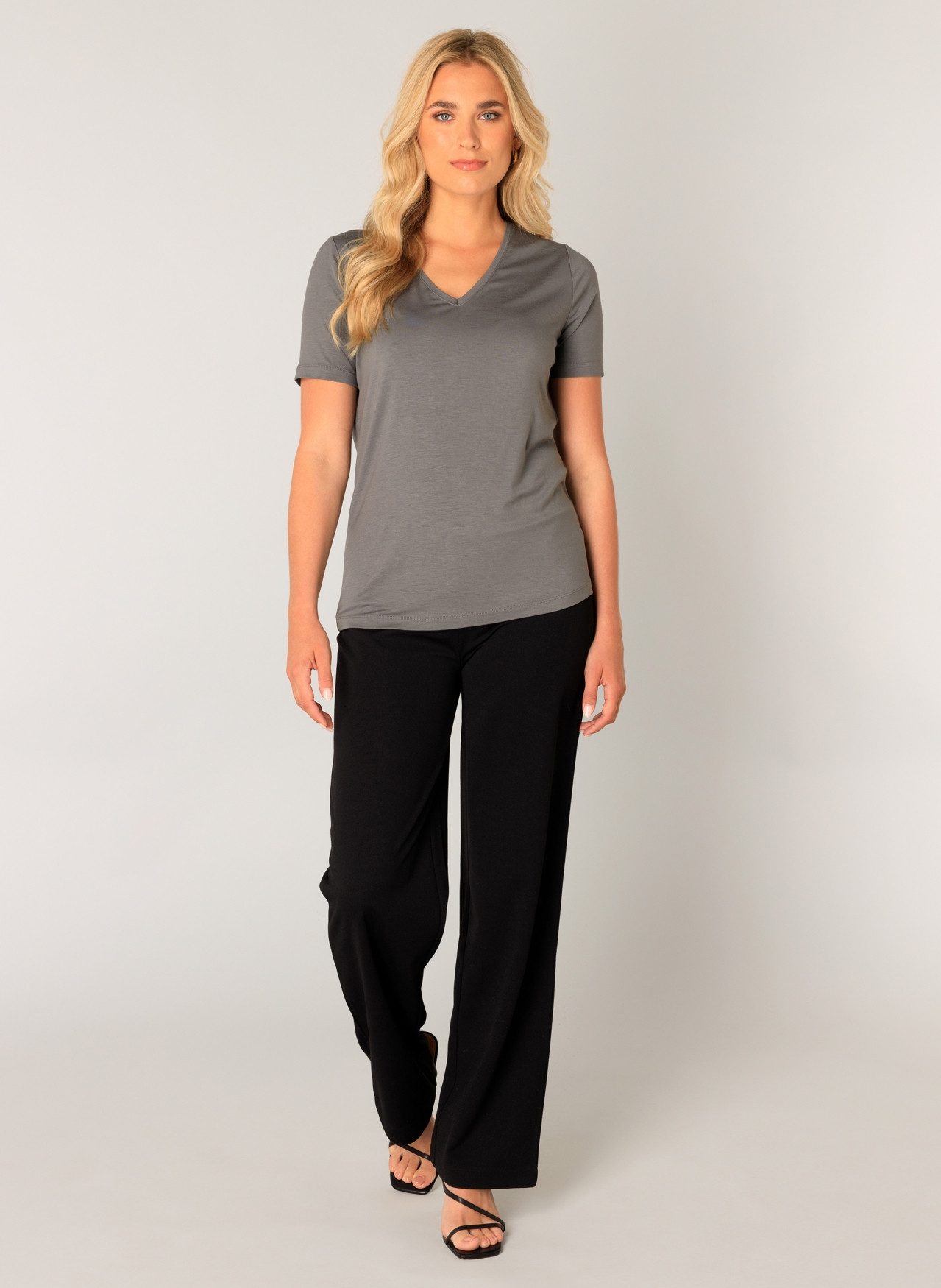 Base Level T-shirt Yanic met v-hals
