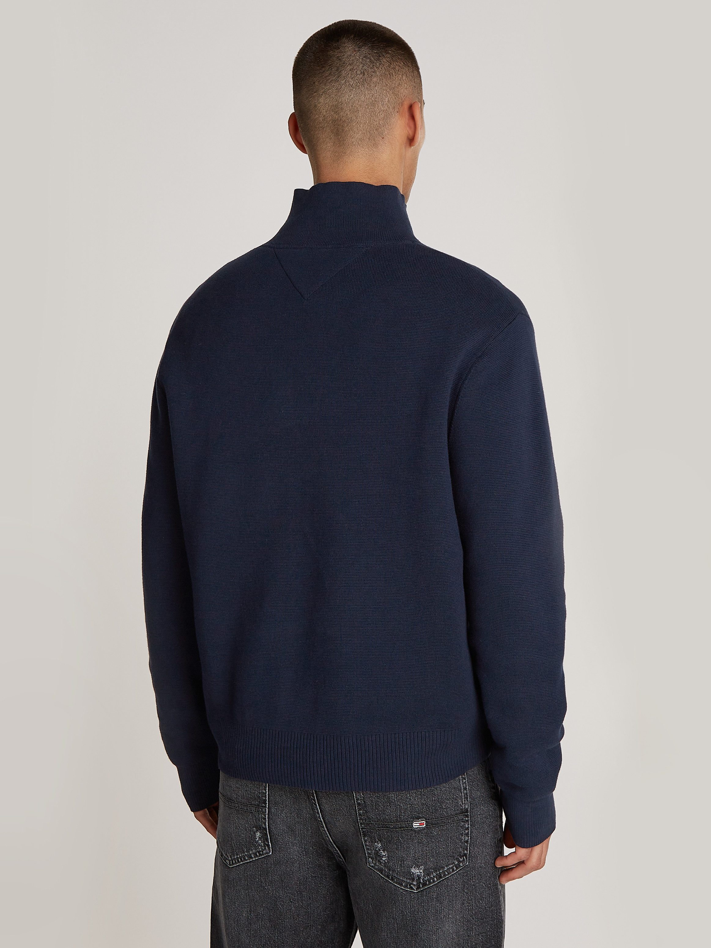 TOMMY JEANS Gebreide trui TJM REG HALF ZIP SWEATER met geborduurd merklogo op de mouw