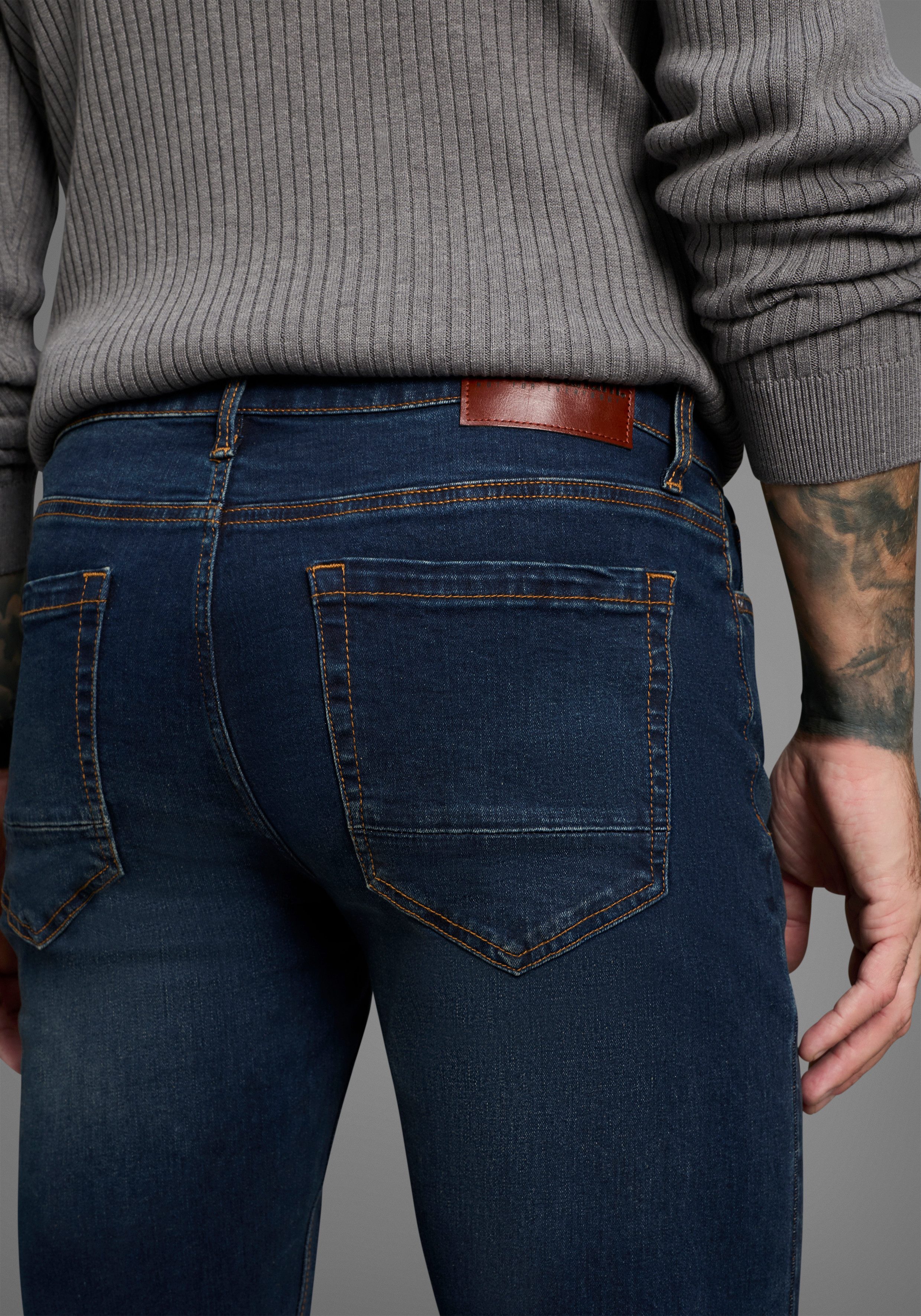 Bruno Banani Straight jeans Hutch rechte broekspijpen, gedeeltelijk met modieuze destroyed-effecten,
