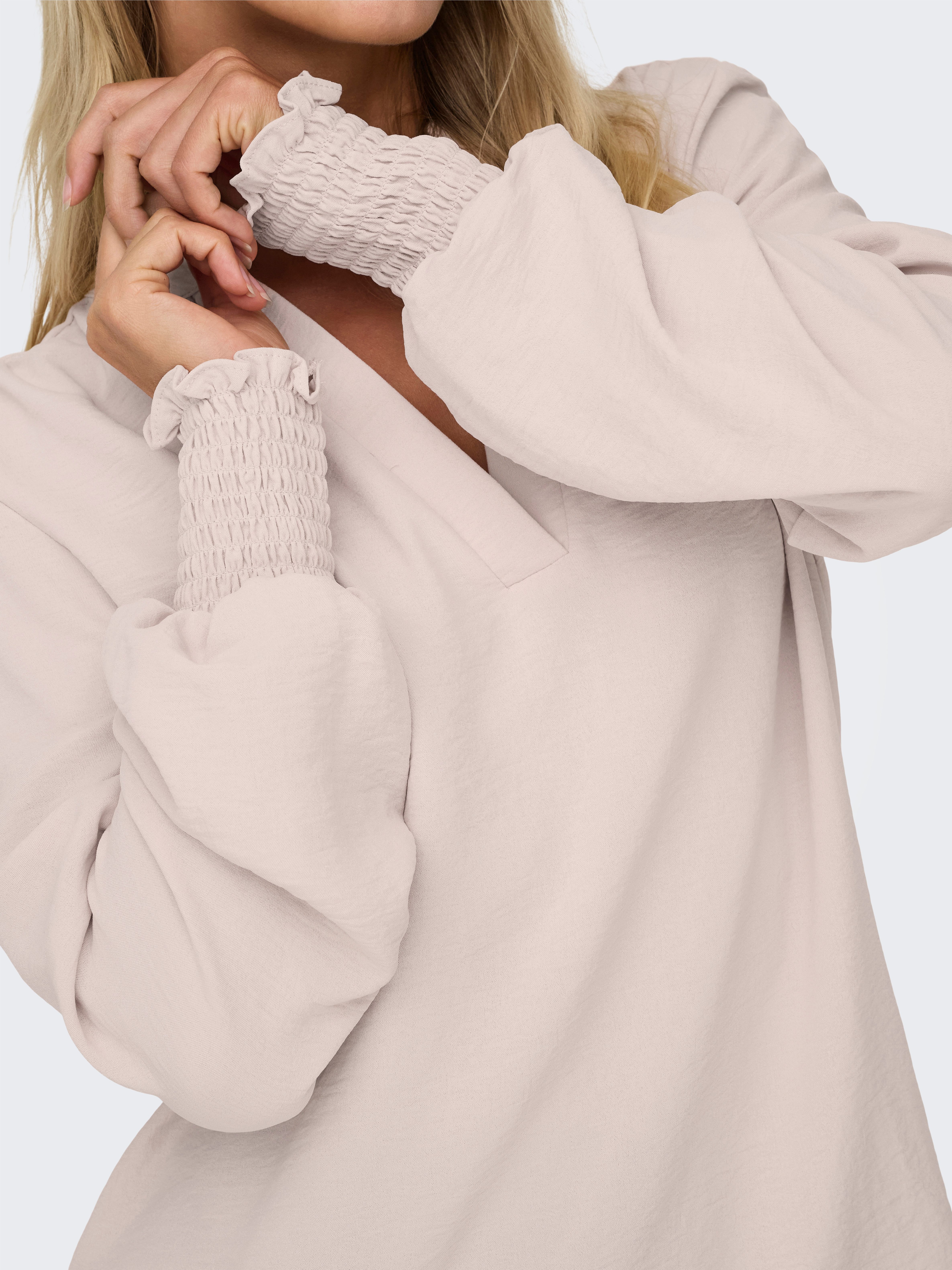 Only Shirt ONLMETTE V-NECK LS SMOCK TOP NOOS WVN
