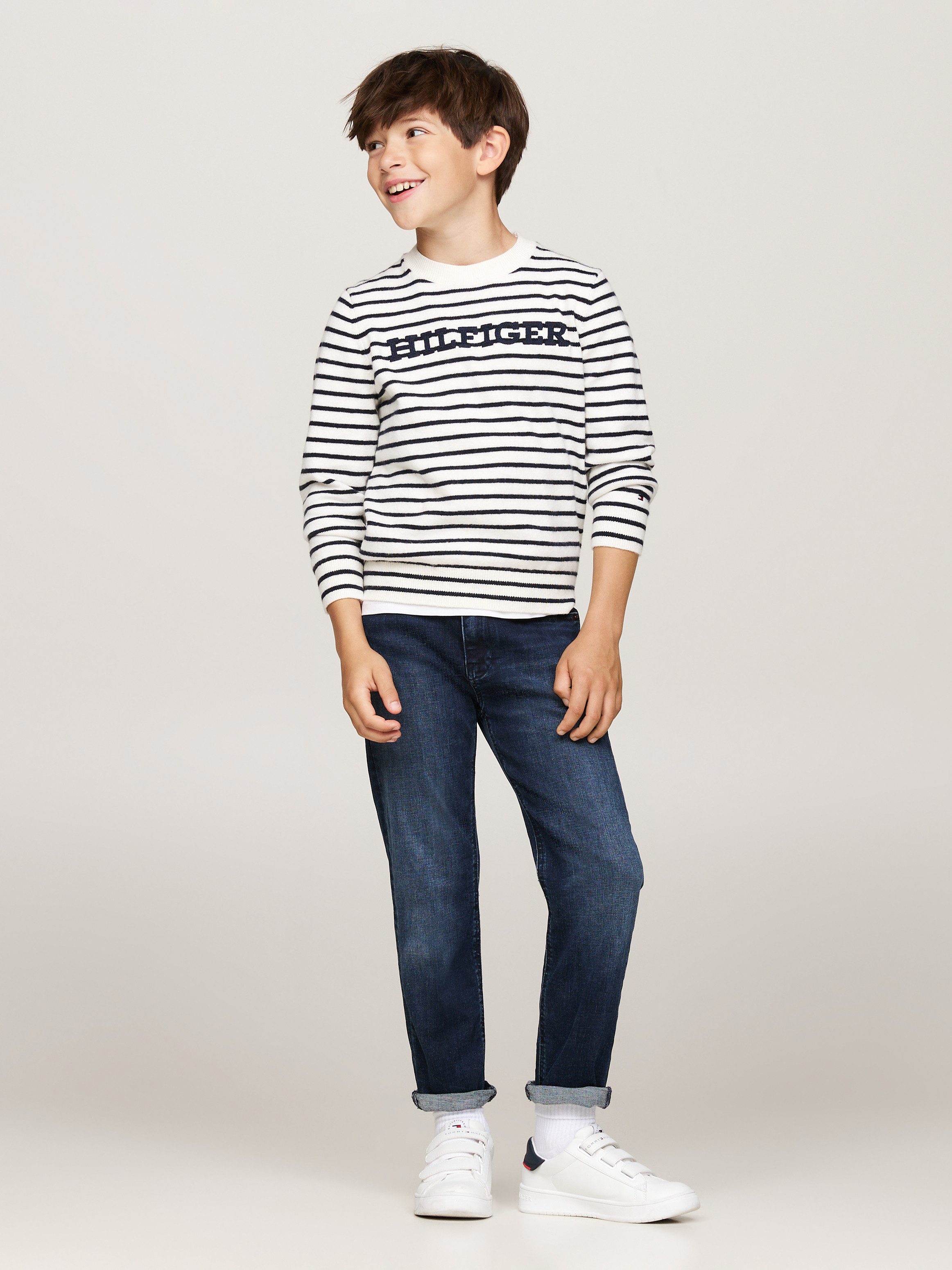 Tommy Hilfiger Straight jeans SKATER BLACK BLUE WASH in skater-vorm met logo-badge
