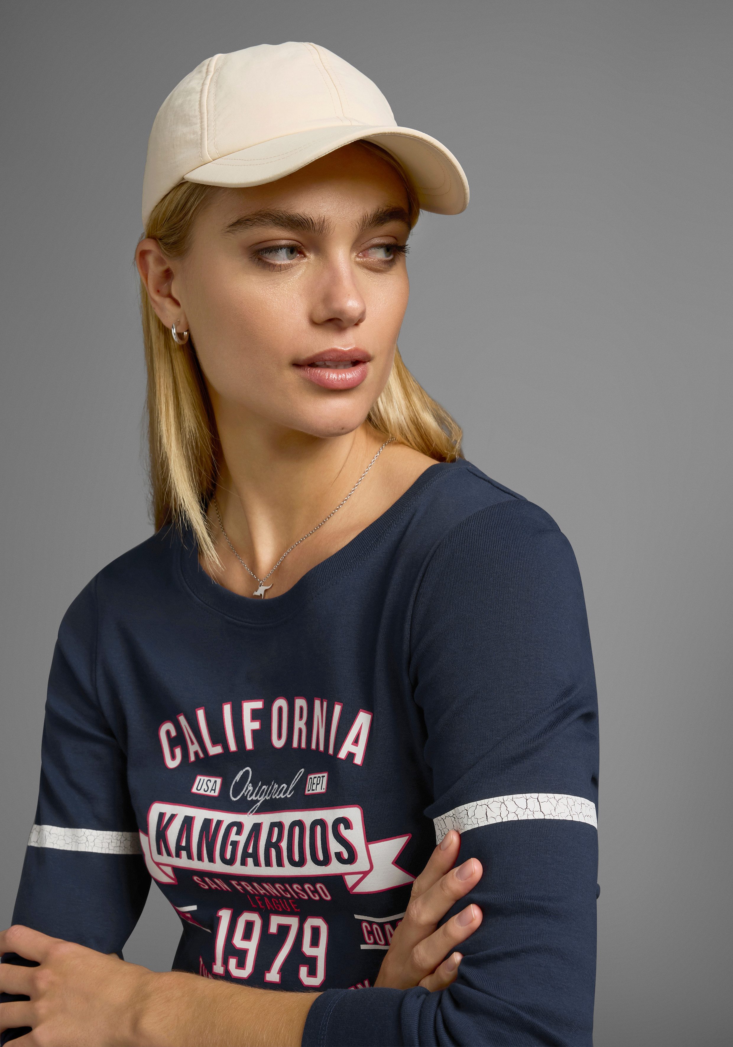 KangaROOS Shirt met lange mouwen Lange mouwen, zeer figuurvolgend, bedrukt en met borduring