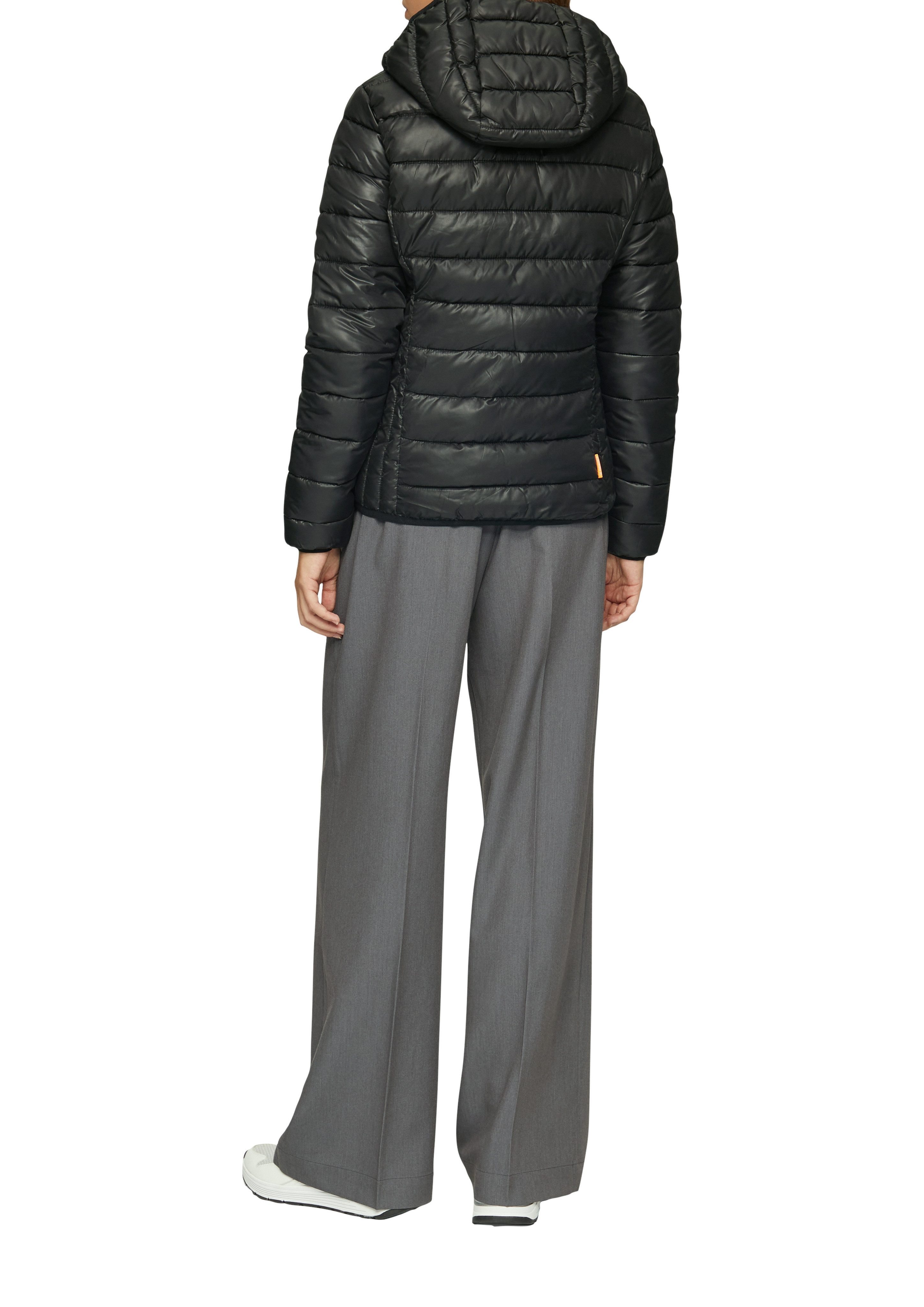 Q S designed by Outdoorjack met een capuchon