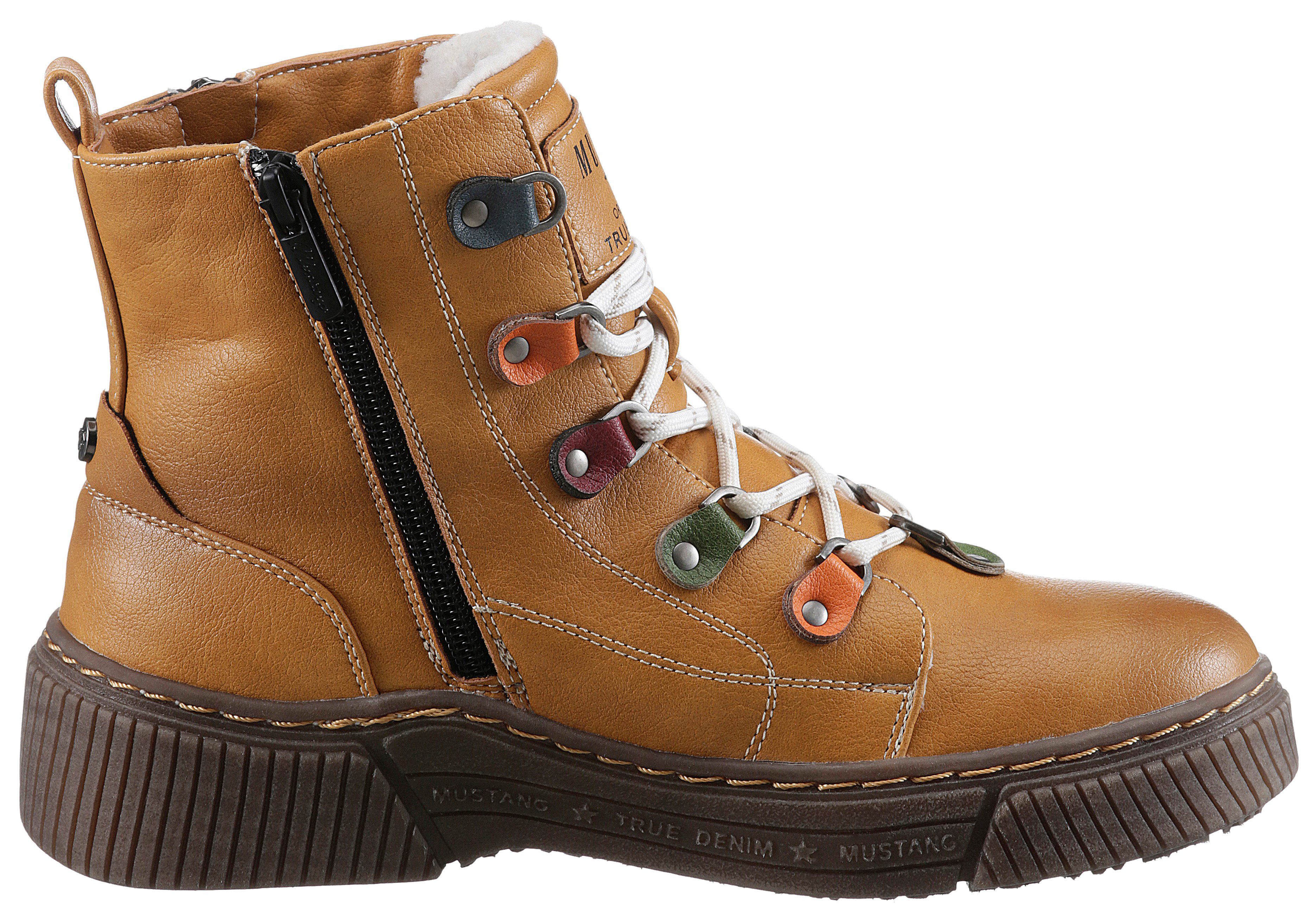 Mustang Shoes Winterlaarzen met nagels en kleurrijke afwerkingen