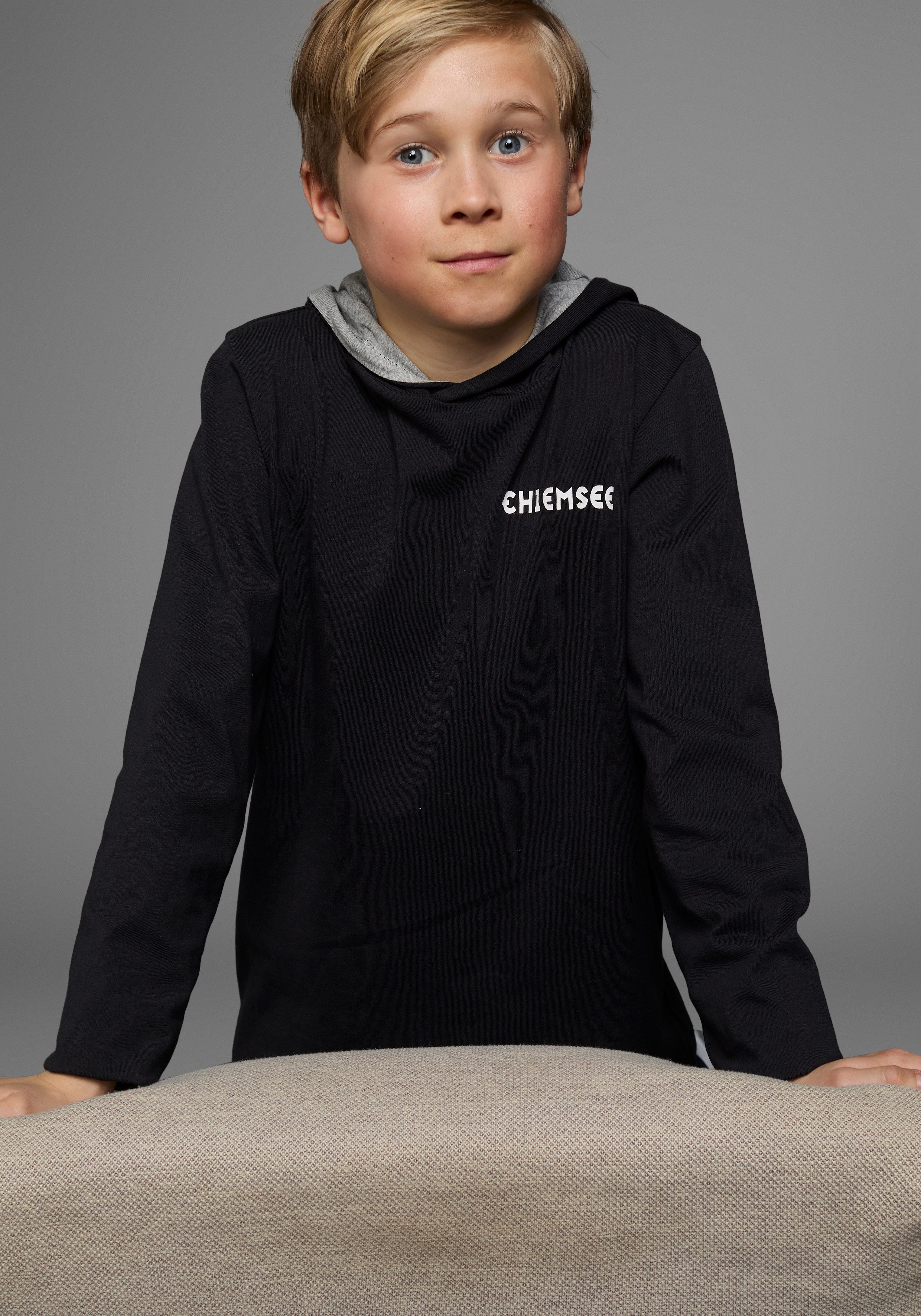 Chiemsee Capuchonshirt Langarmshirt met kapuchonprint Lange mouwen, basic pasvorm, bedrukt, van 100% katoen
