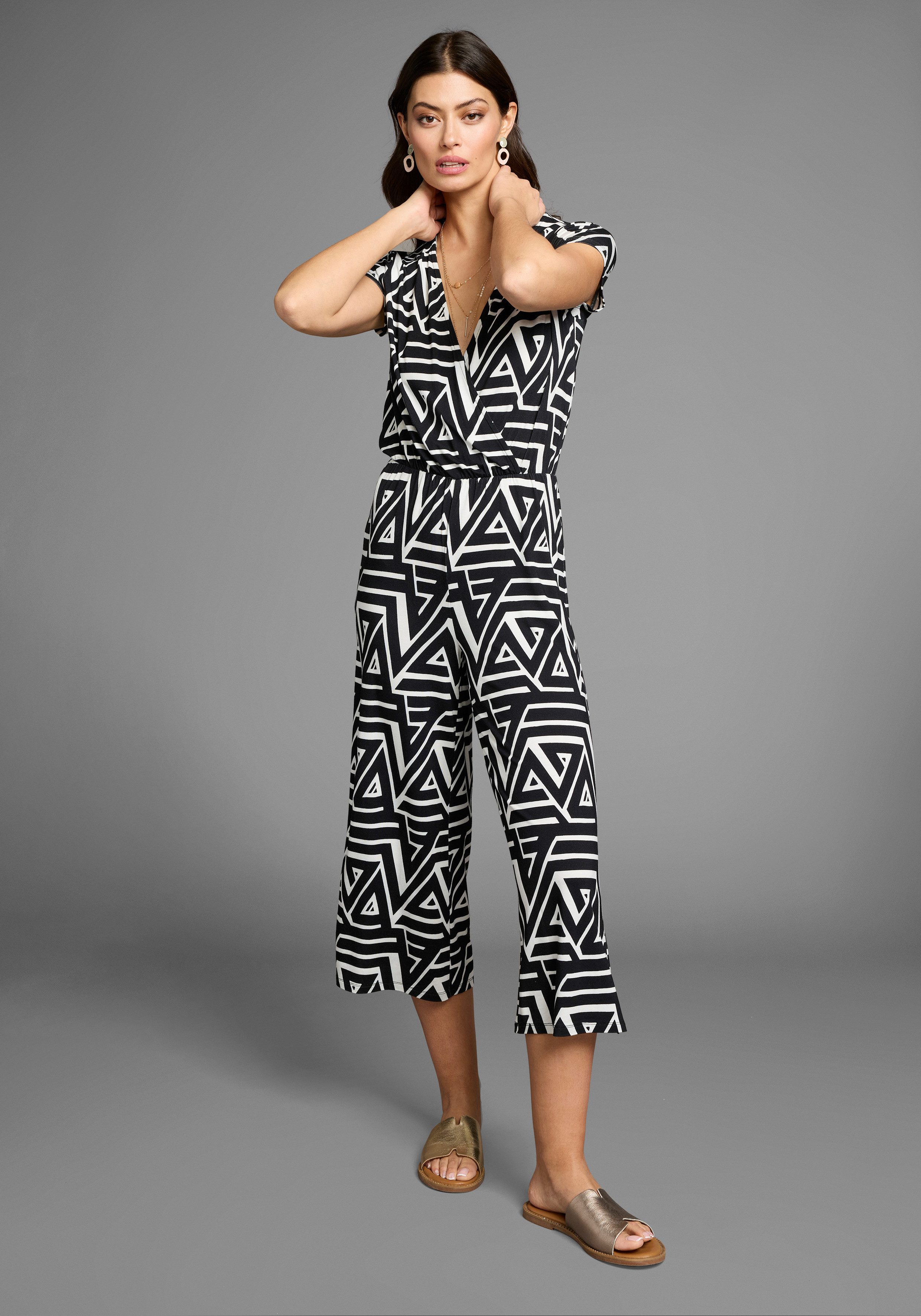 Laura Scott Jumpsuit met v-hals