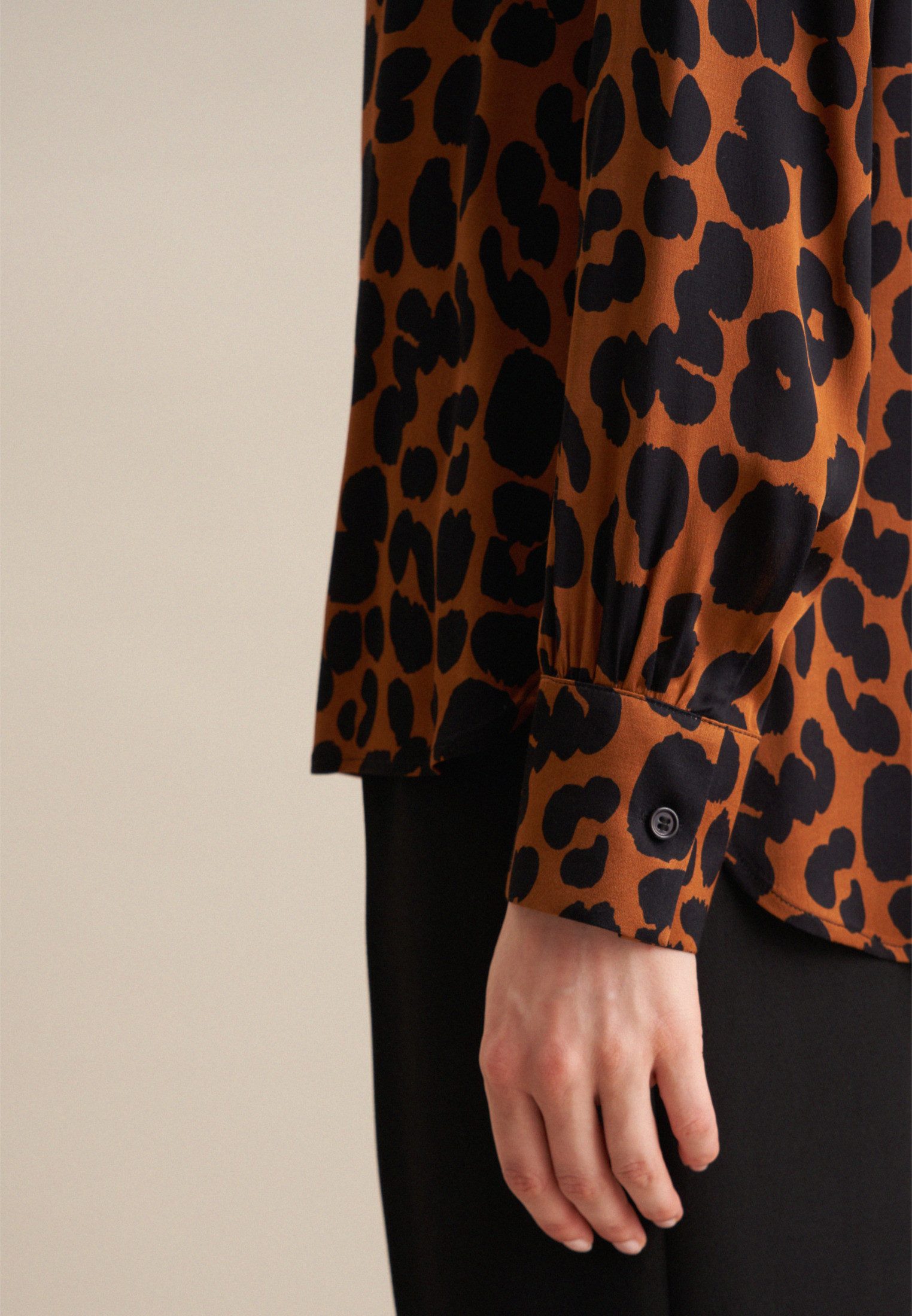 seidensticker Shirtblouse Zwarte roos Lange mouwen V-hals print