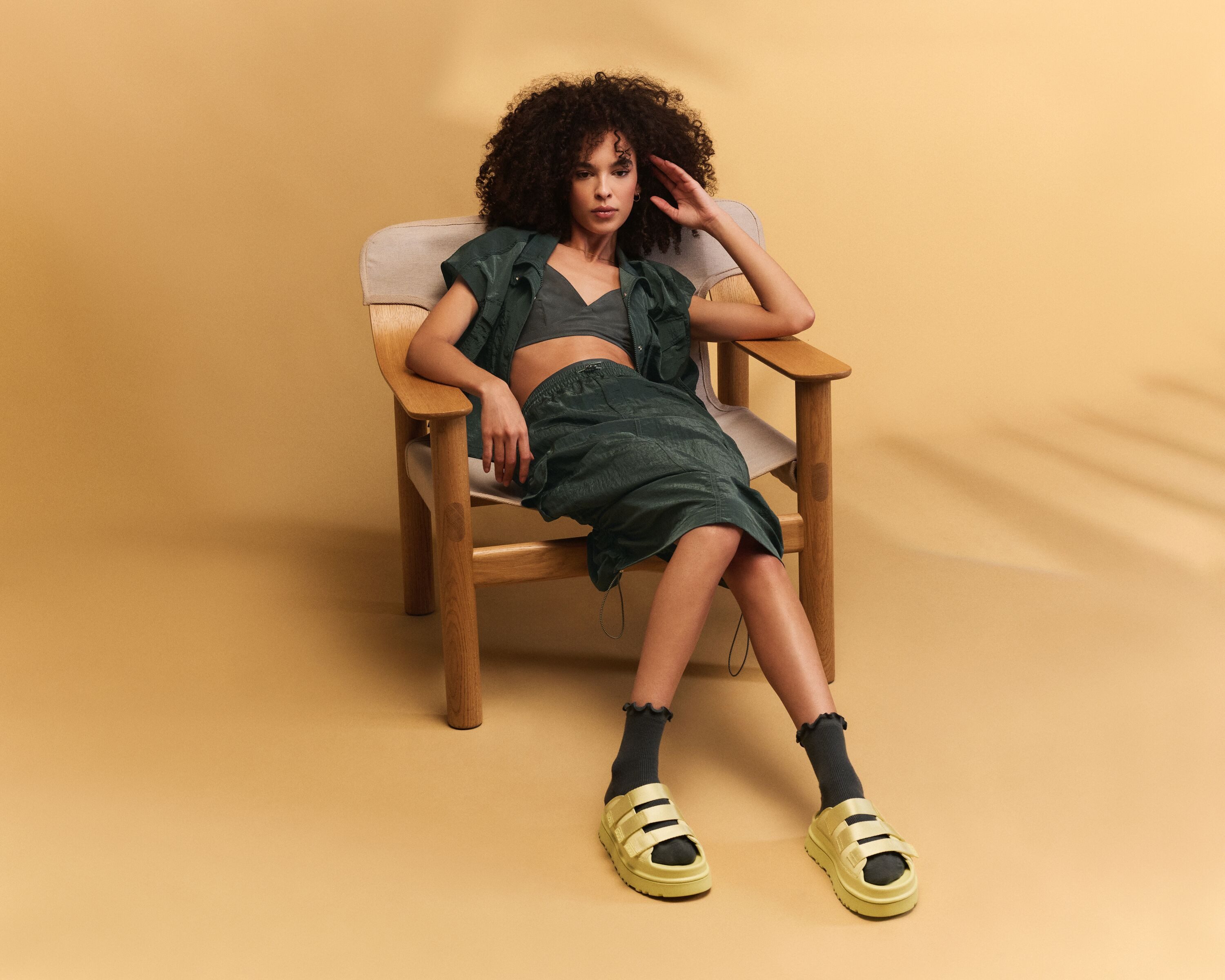 UGG Slippers GOLDENGLOW SLIDE , plateauschoen, sandaal, flats met voetbed