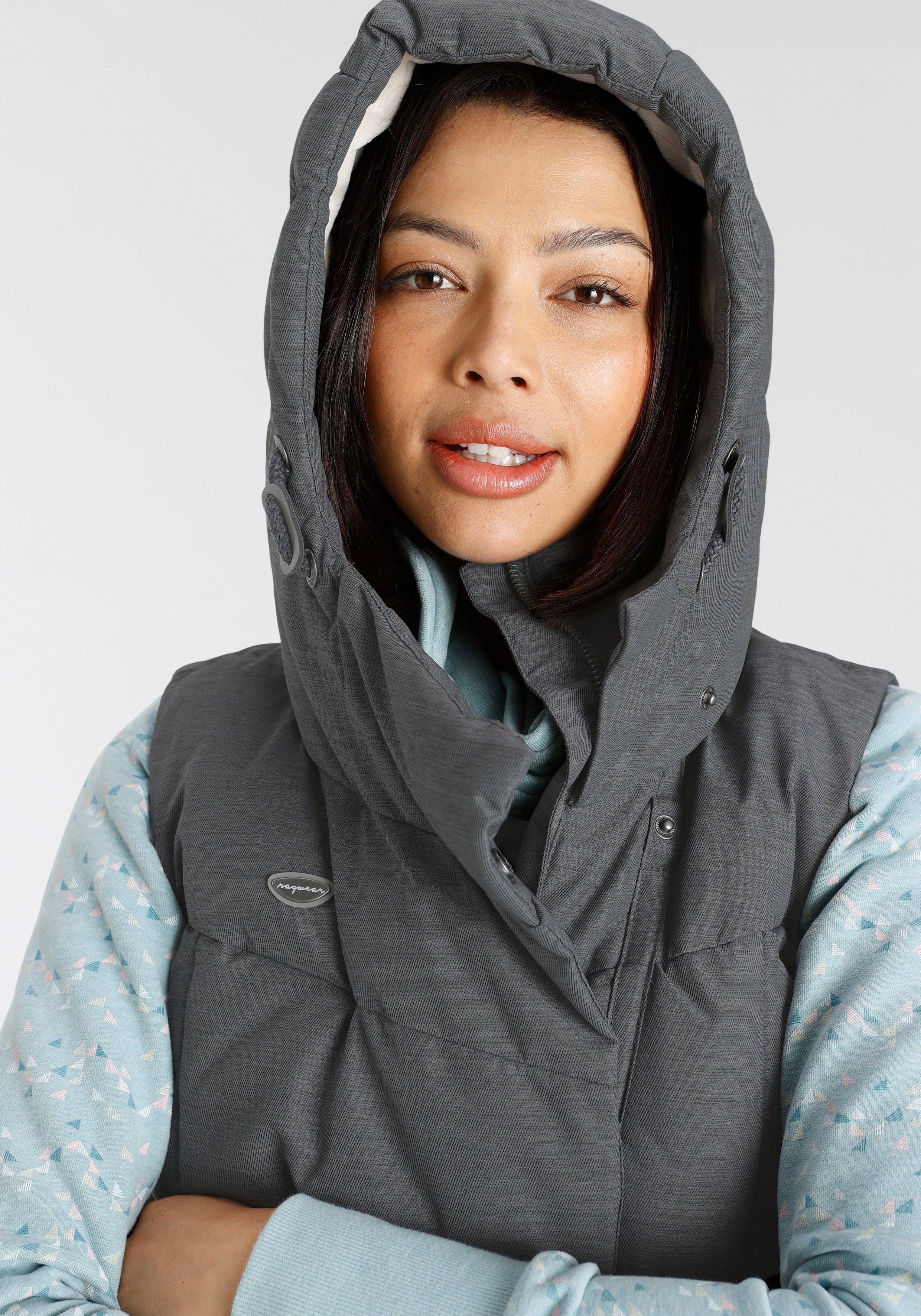 Ragwear Bodywarmer PAVLINNA VEST O met gevoerde capuchon, waterdicht en ademend materiaal
