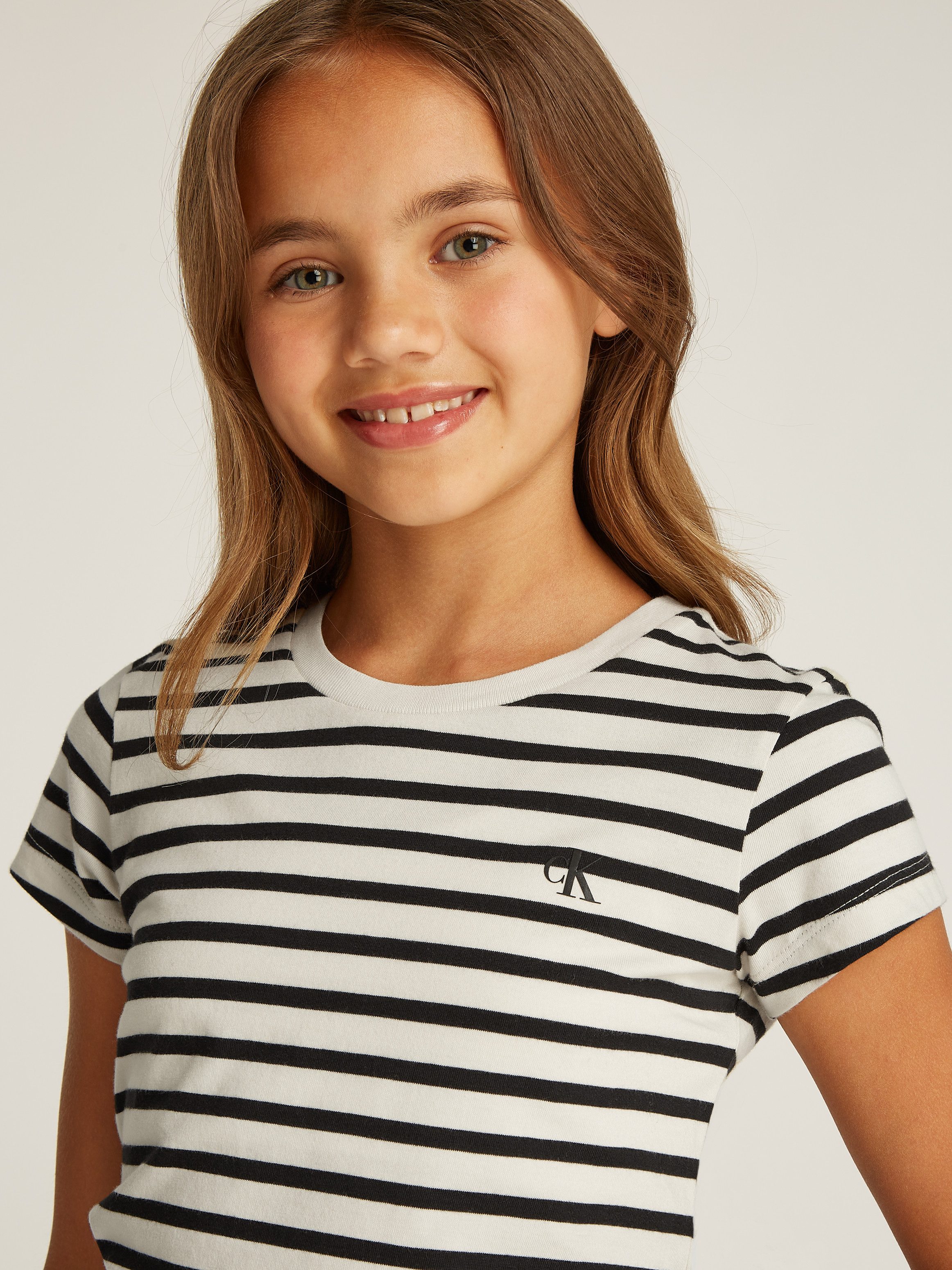 Calvin Klein Shirt met ronde hals 2 PACK STRIPE SLIM SS T-SHIRT voor kinderen tot 16 jaar met logo-opdruk