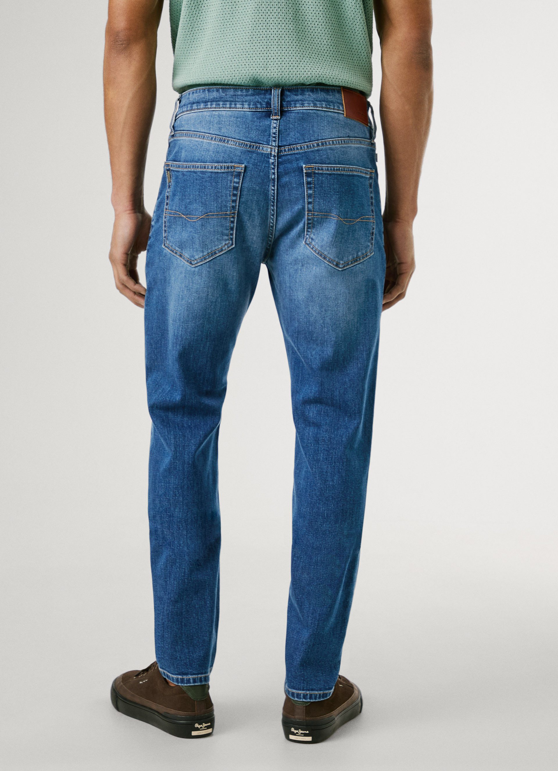 Pepe Jeans Tapered jeans STANLEY Decoratieve stiksels op de achterzakken