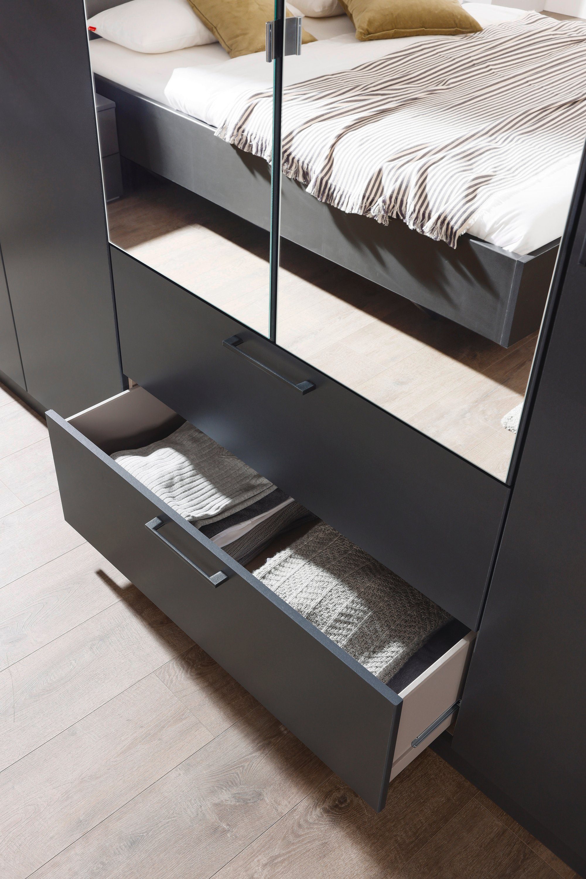 Slaapkamerserie Compleet slaapkamer Challenger (Set van 4 delen) Kast 2 breedtes, bed 3 breedtes, 2 nachttafels MADE IN GERMANY