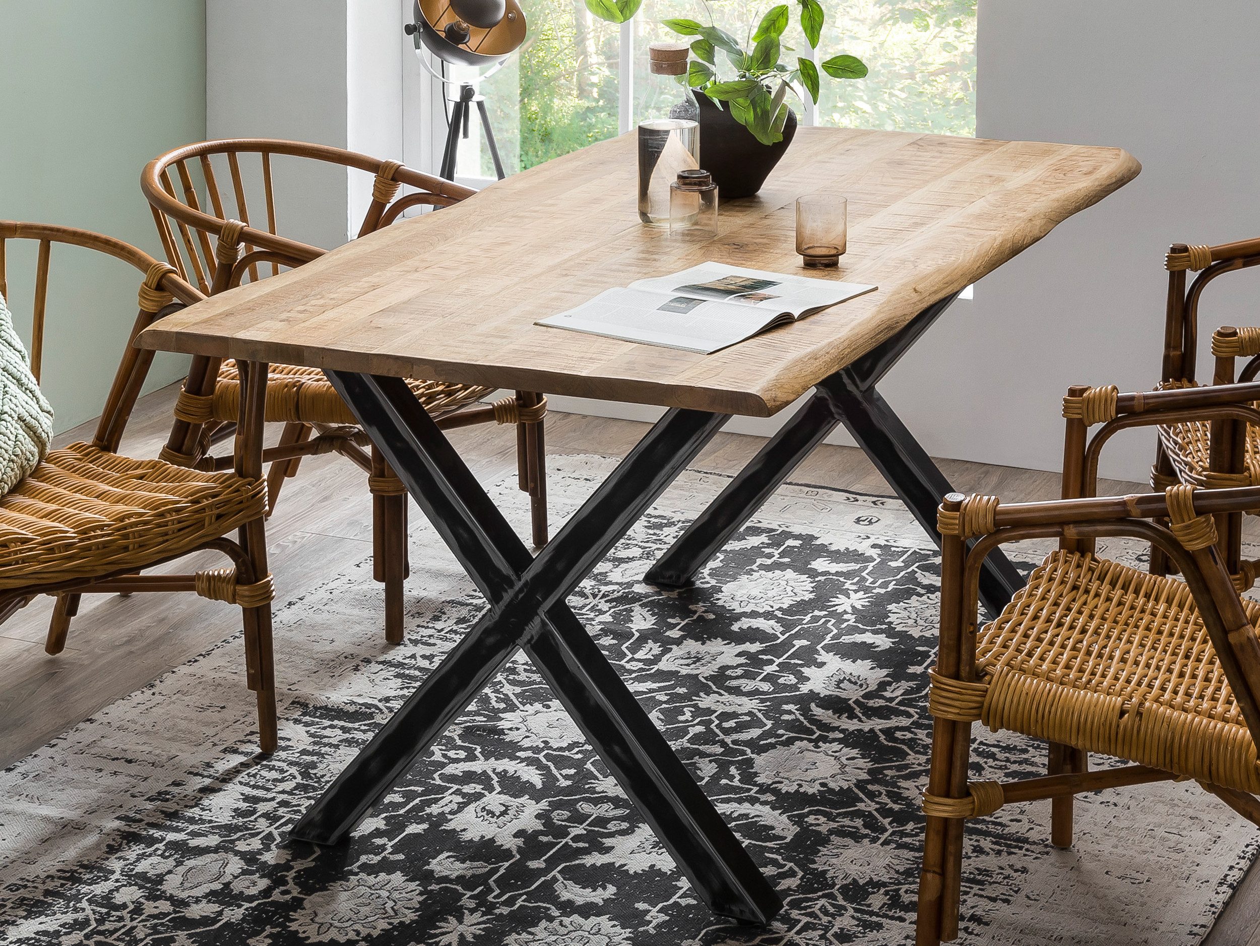 SIT Eettafel met boomrand alsof gegroeid