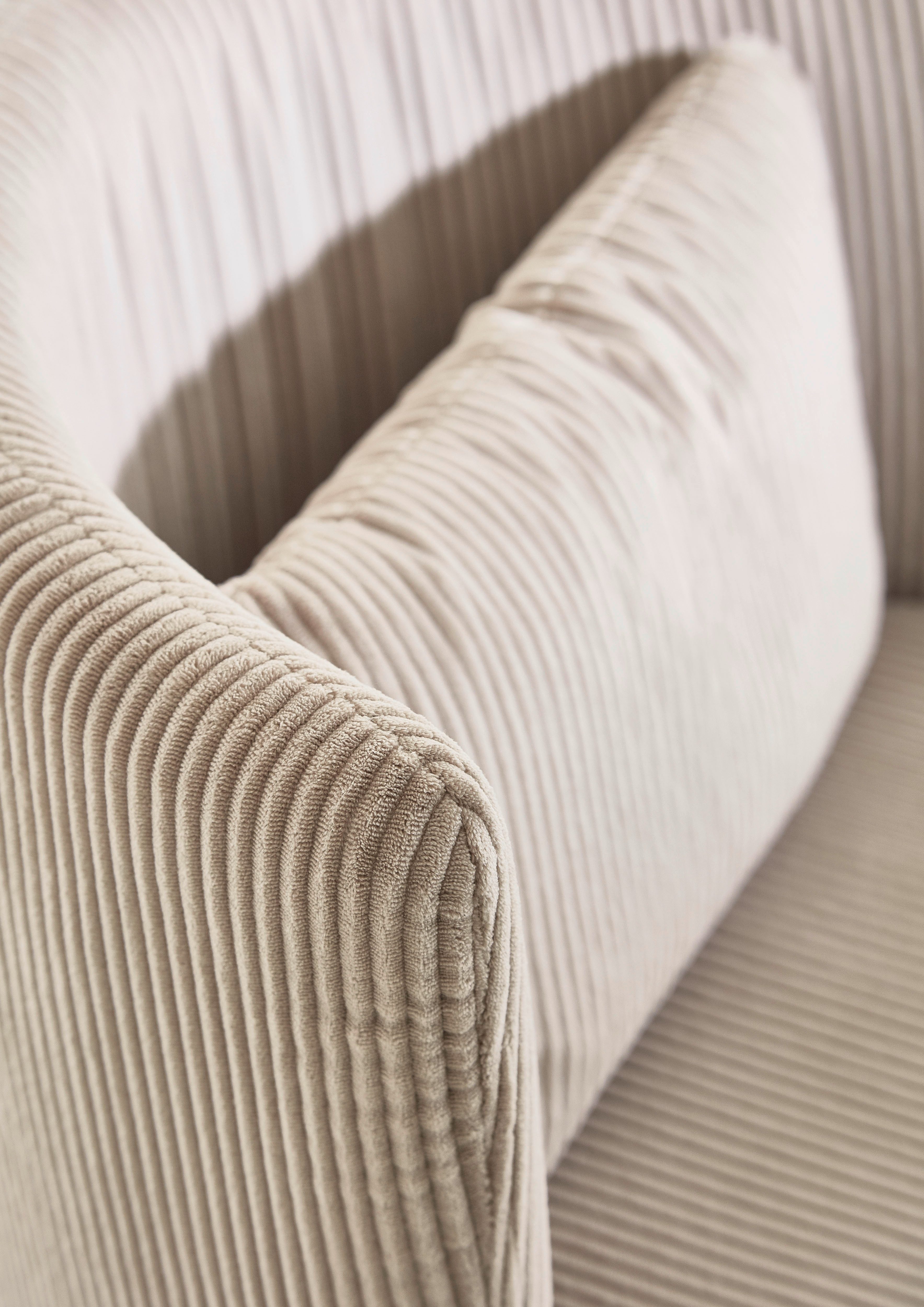 ATLANTIC home collection Draaibare fauteuil KENO 360-graden draaibare cord fauteuil, incl. een sierkussen in originele stof