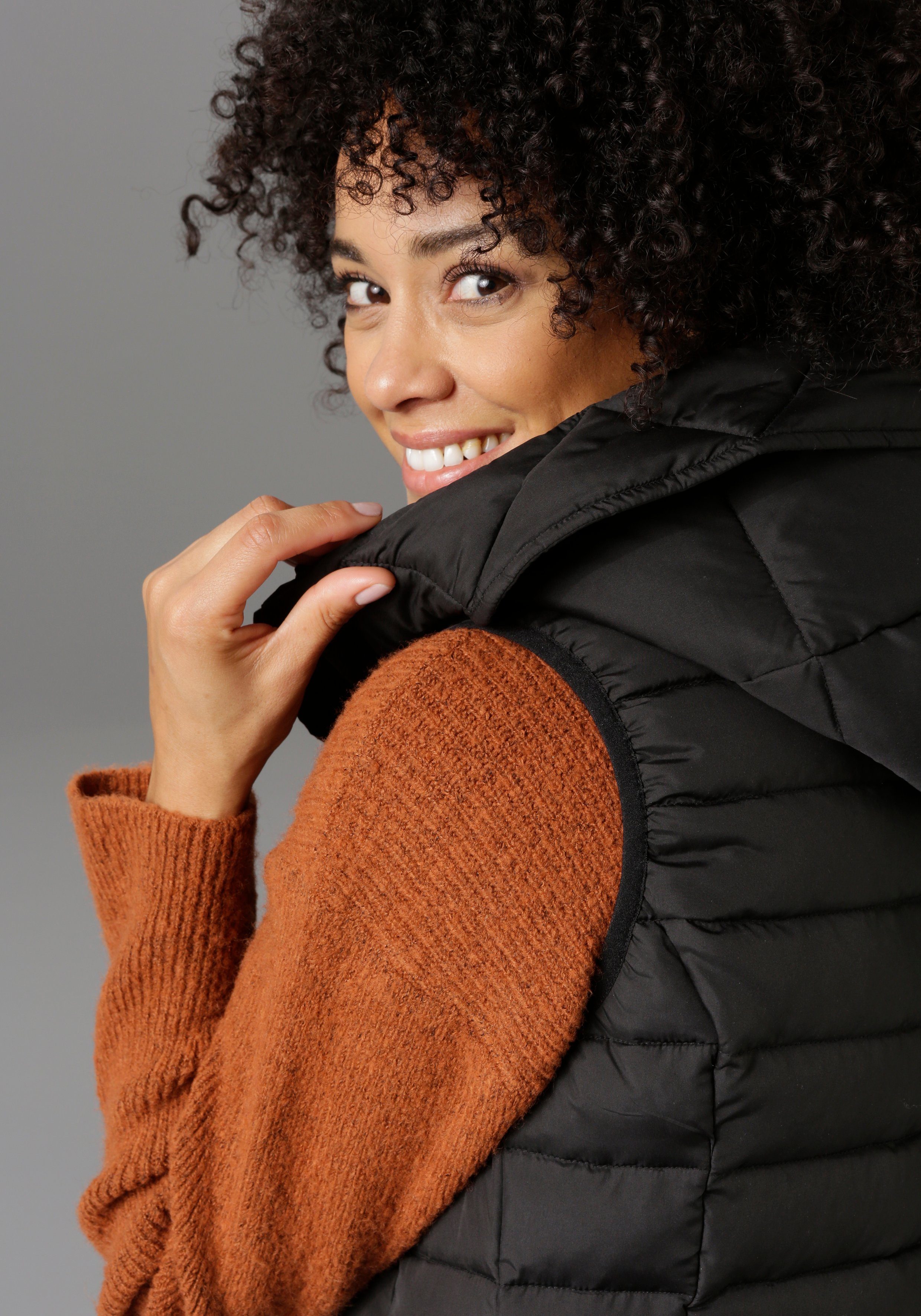 Aniston CASUAL Bodywarmer met verstelbare capuchon
