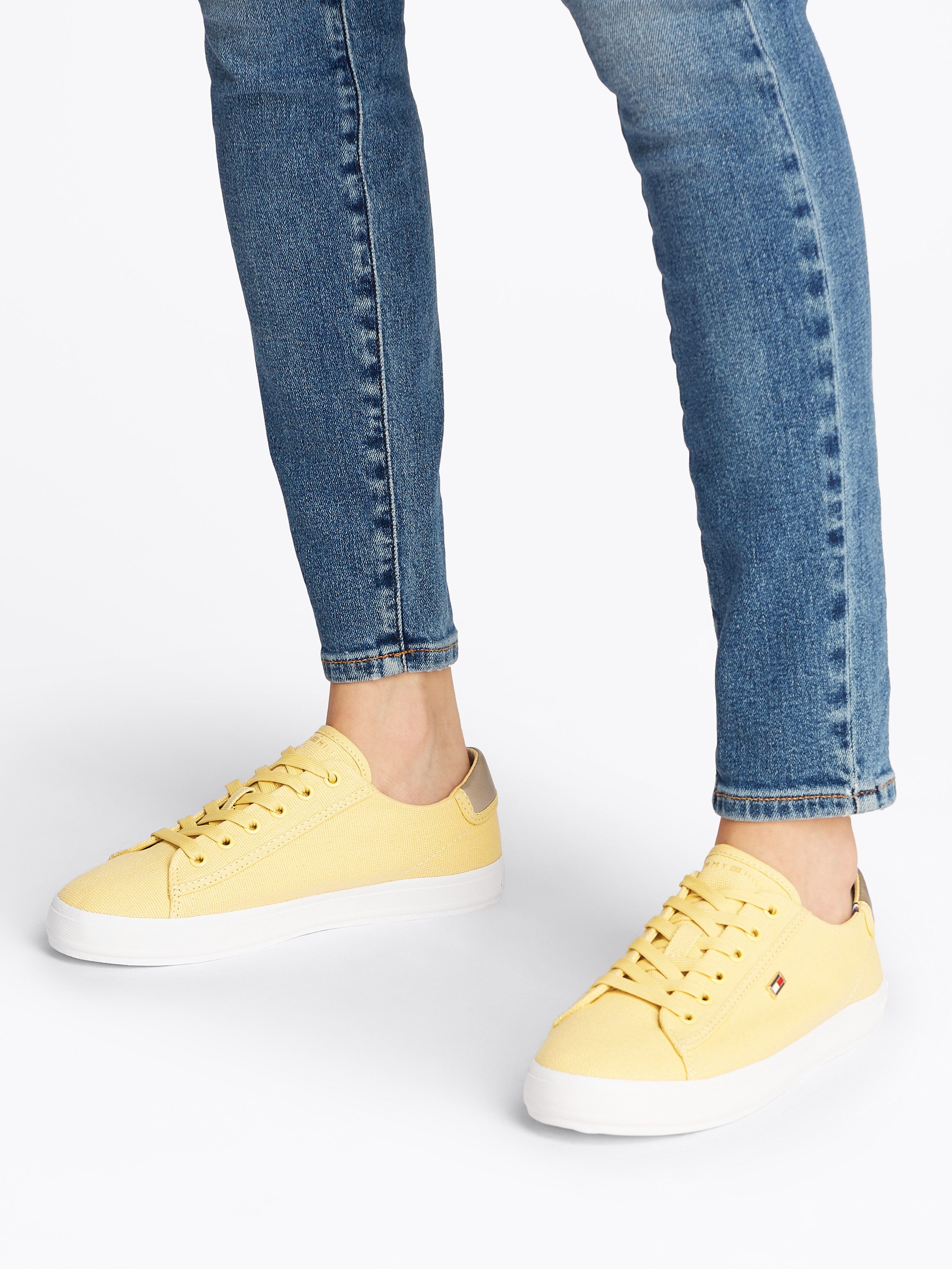 Tommy Hilfiger Plateausneakers VULC CANVAS LACE UP SNEAKER , vrijetijdsschoen, lage schoen, veterschoen, in smalle vorm