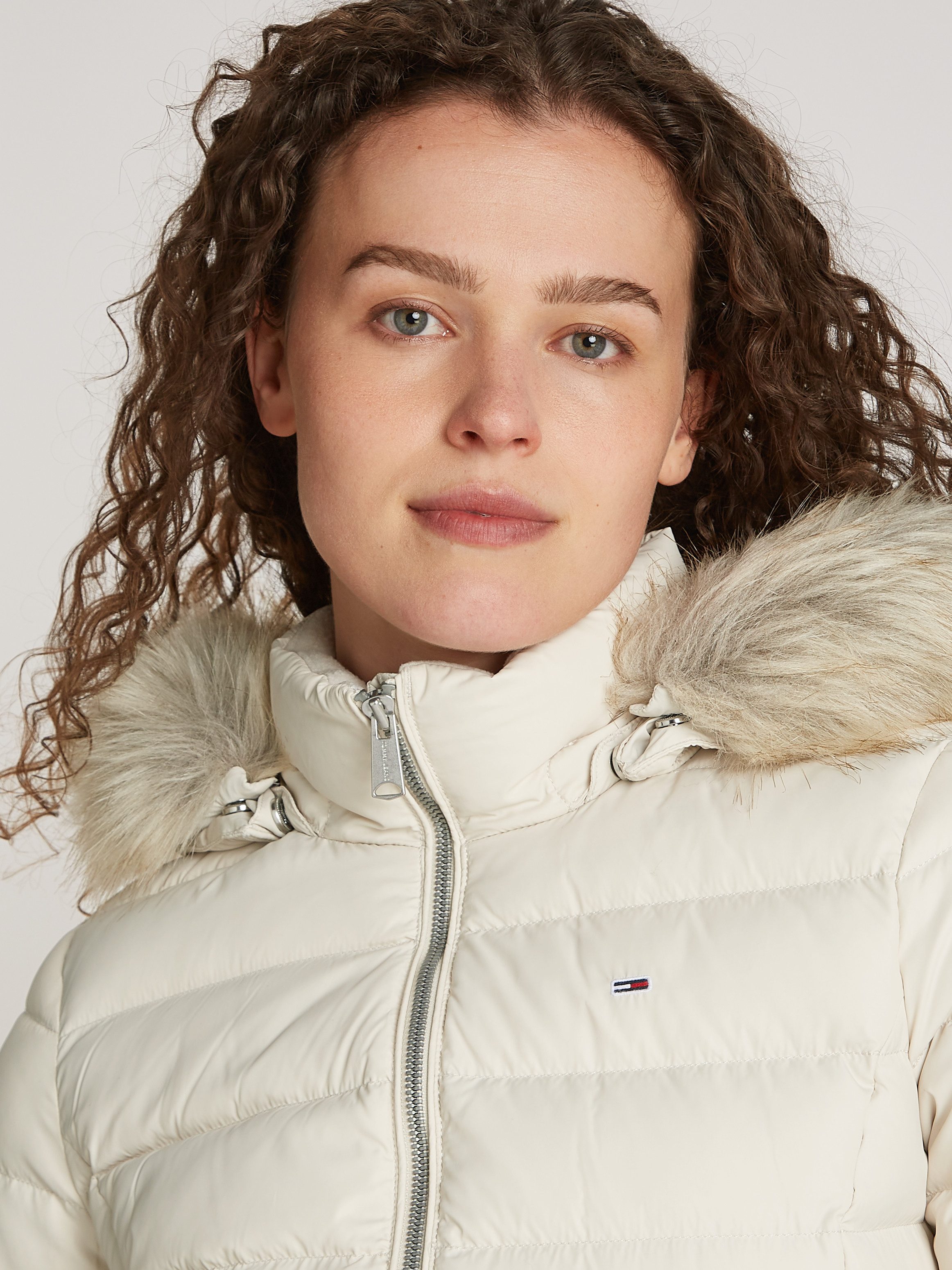 Tommy Jeans Curve Gewatteerde jas TJW BASIC HOODED DOWN JACKET EXT