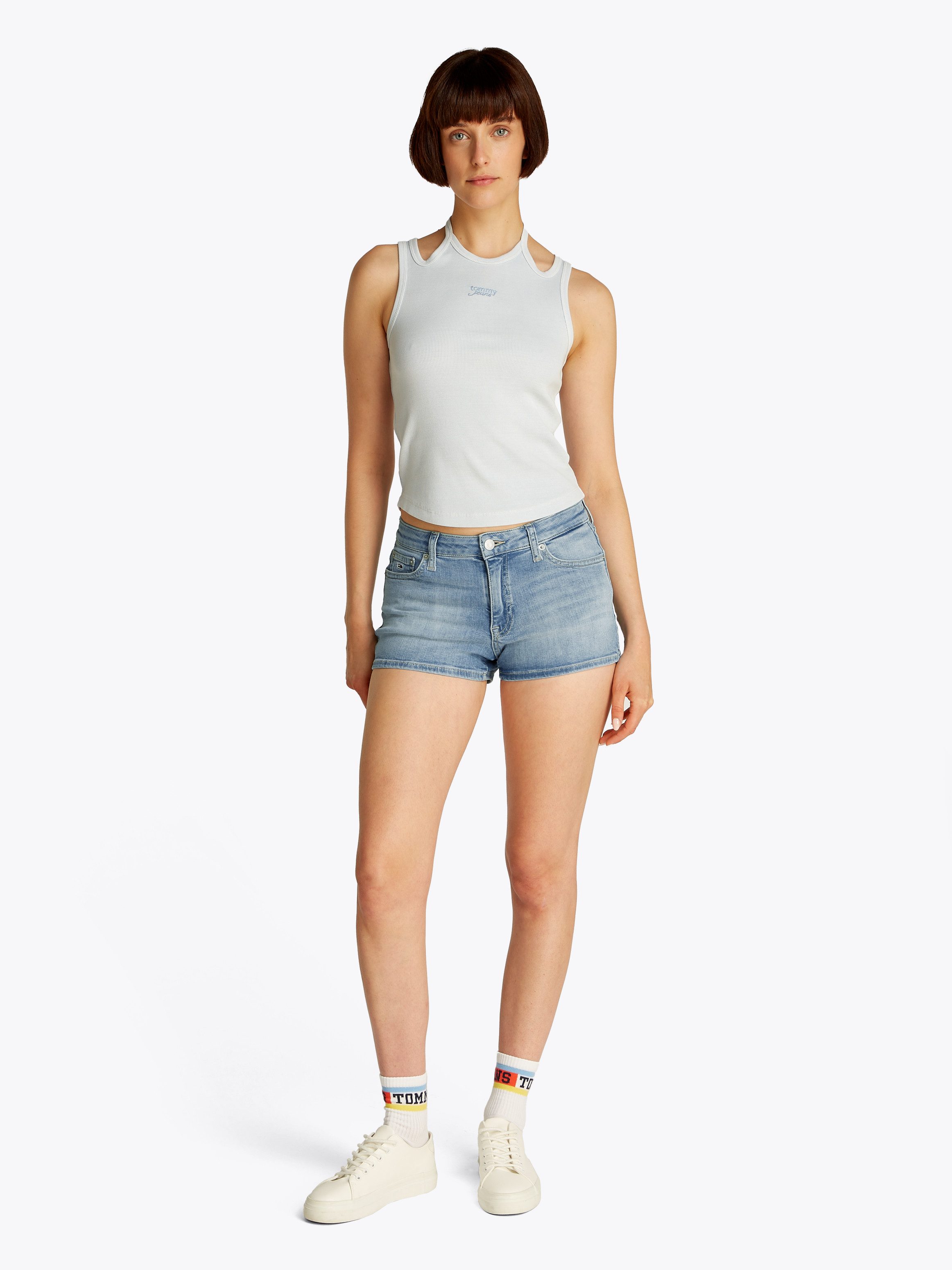 TOMMY JEANS Short NORA SHORT BI8219 met logo-badge, in blauwe was