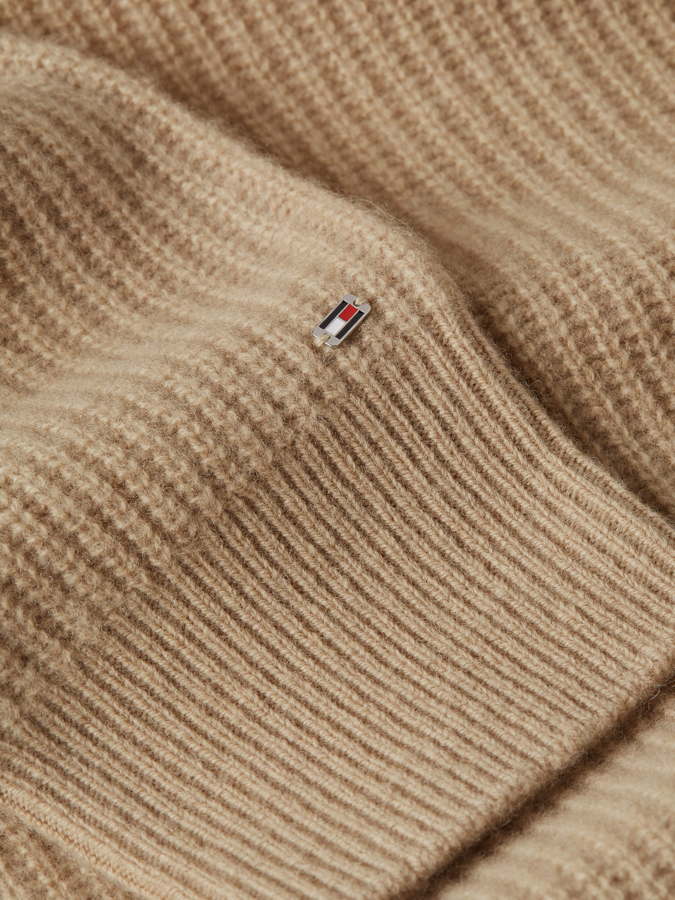 Tommy Hilfiger Vest TH SCRIPT SOFT WOOL V-NK CARDI met tommy hilfiger script-logo-opschrift